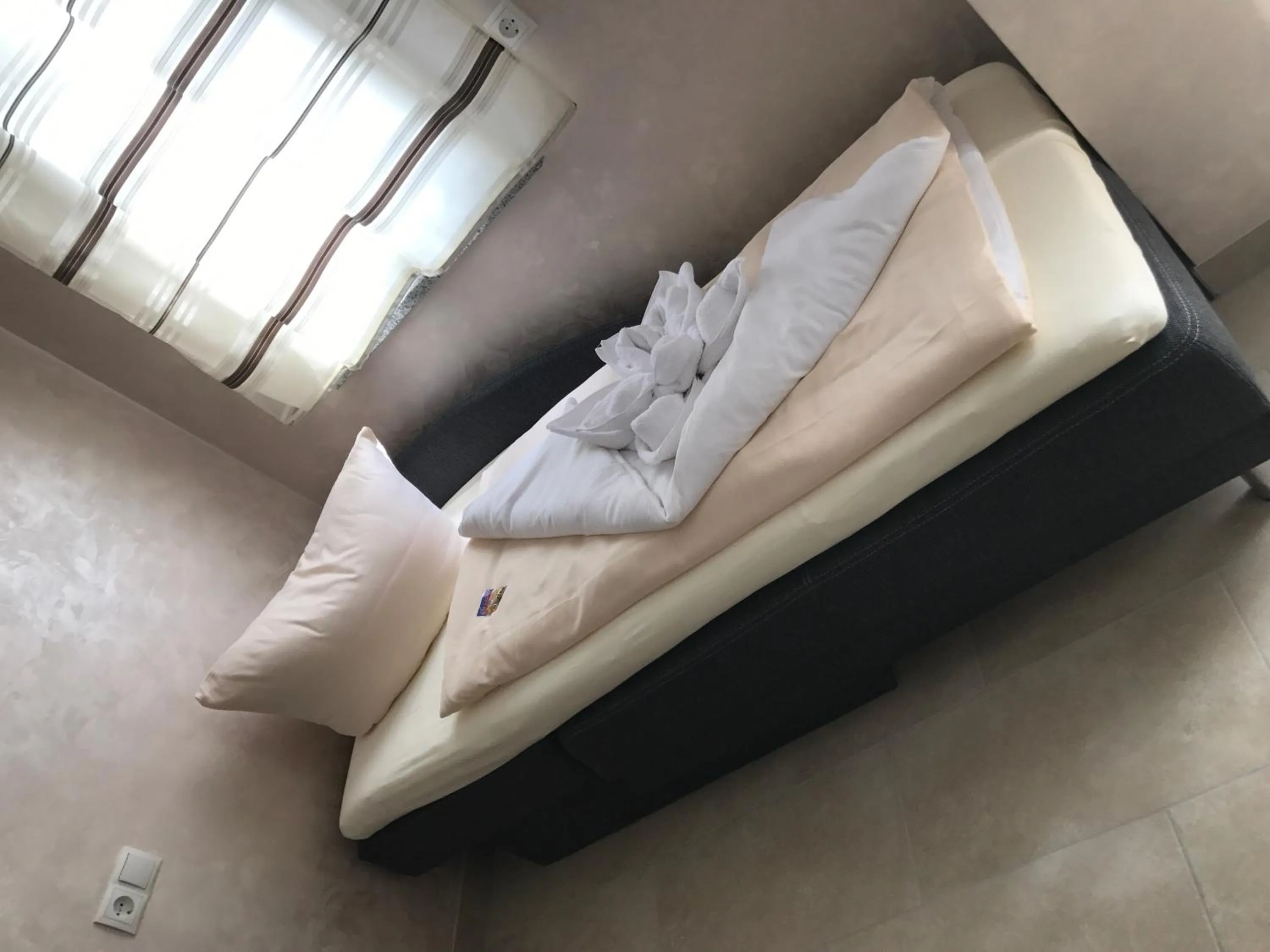 Bed in Hilda Apartments Rust