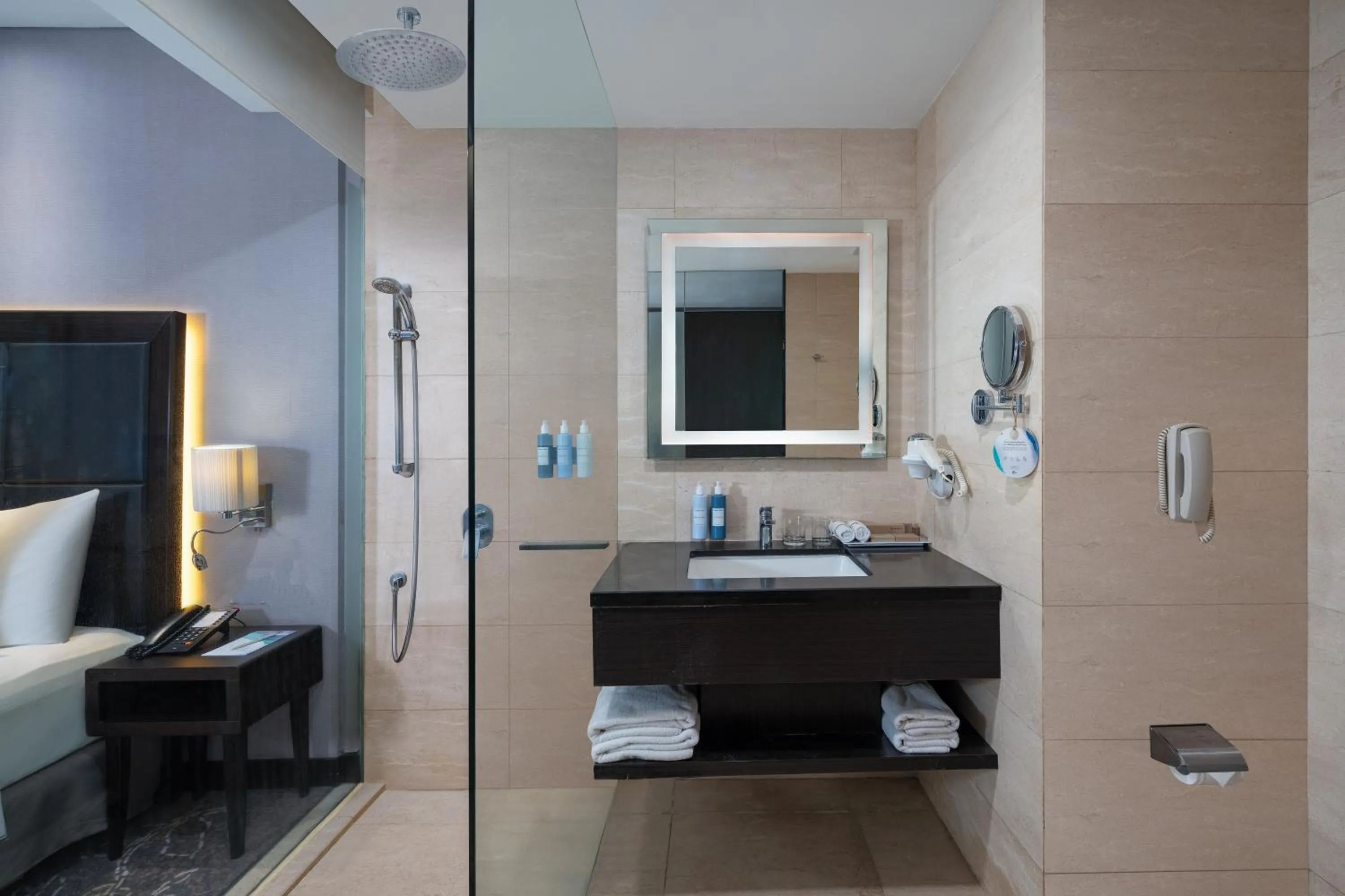 Shower in Melia Makassar