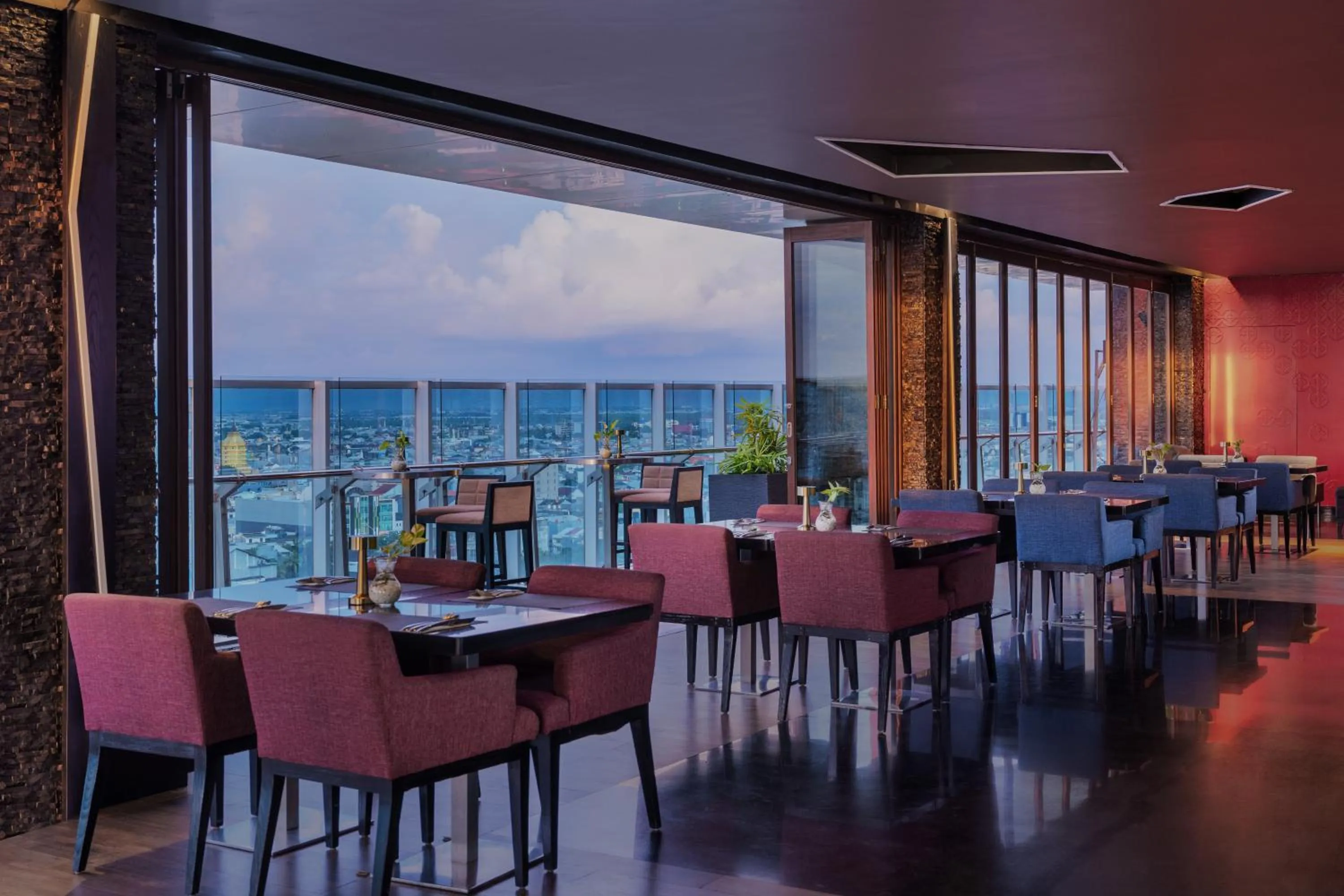 Restaurant/places to eat in Melia Makassar