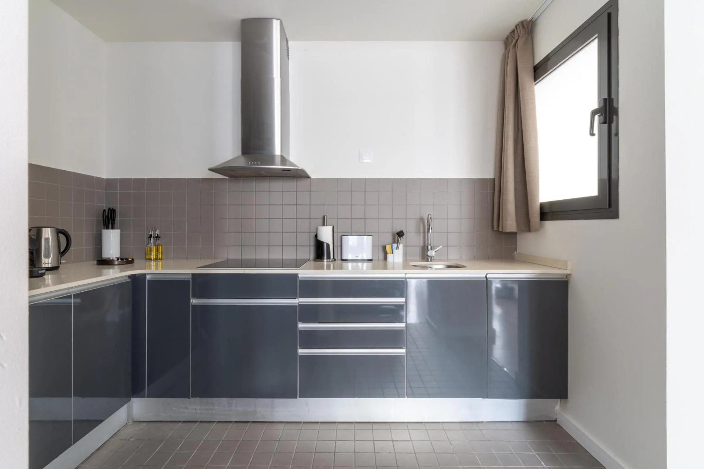 Coffee/tea facilities in Limehome Barcelona Rector Triadó