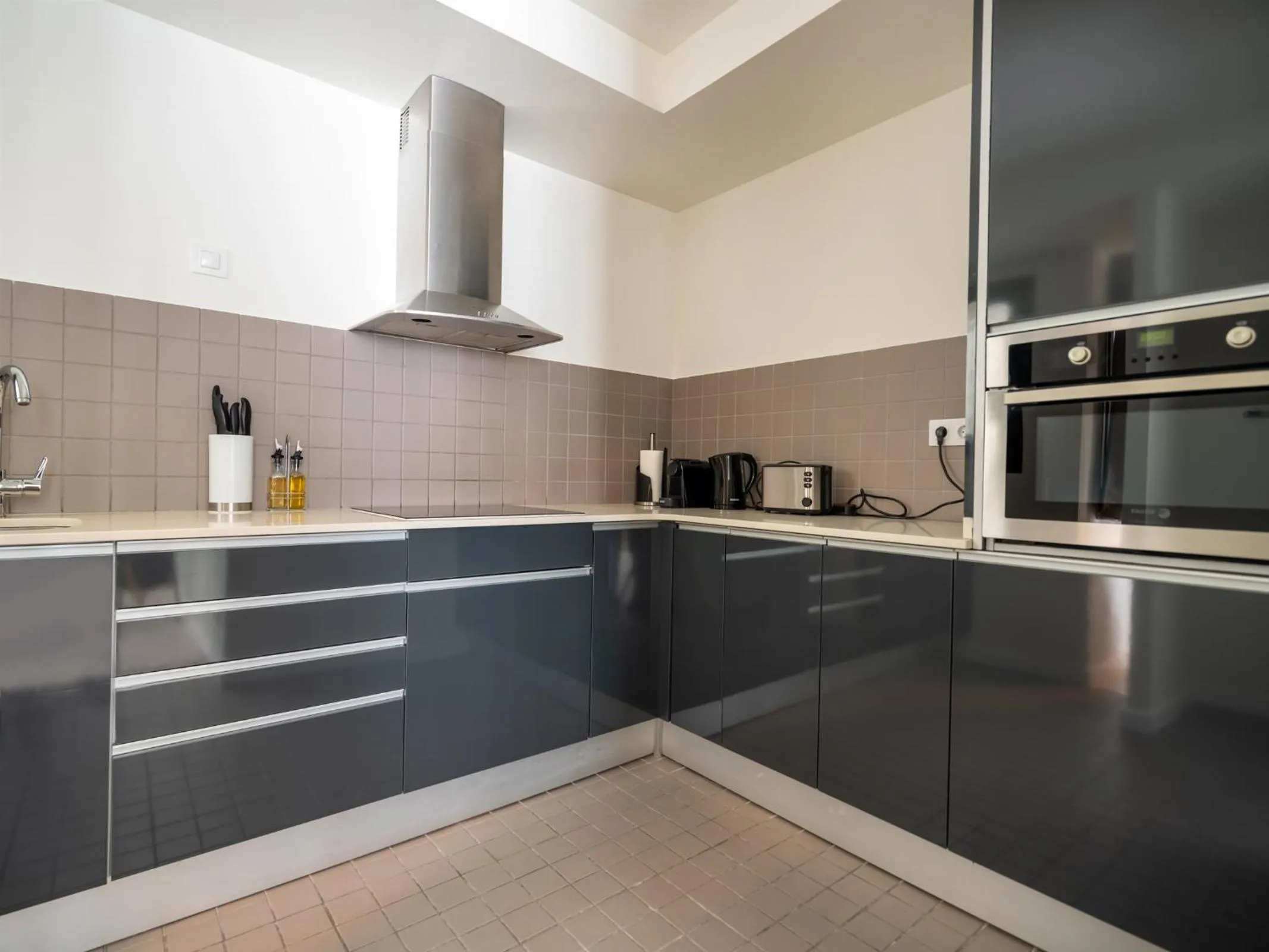 Coffee/tea facilities in Limehome Barcelona Rector Triadó