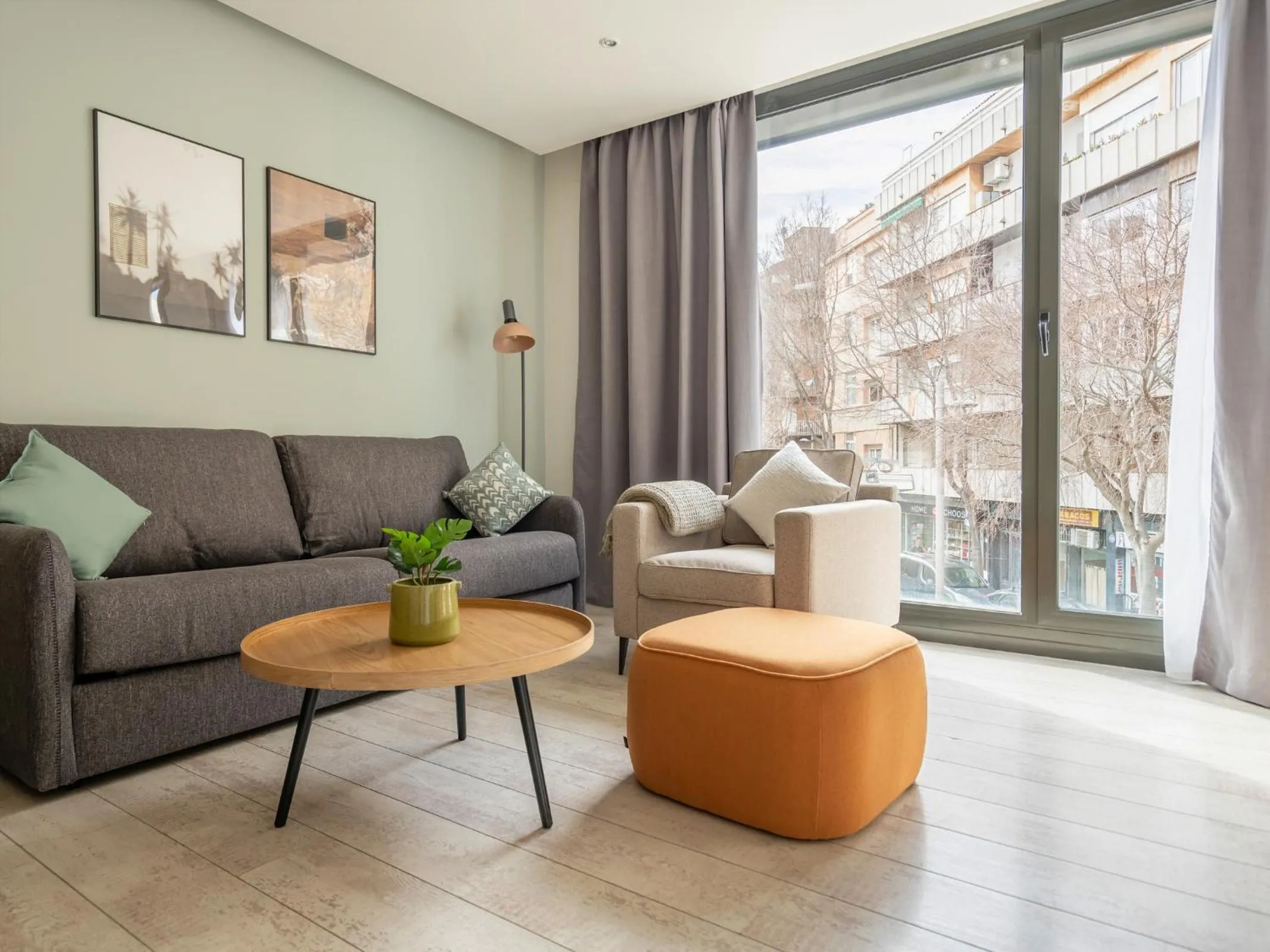 Living room in Limehome Barcelona Rector Triadó