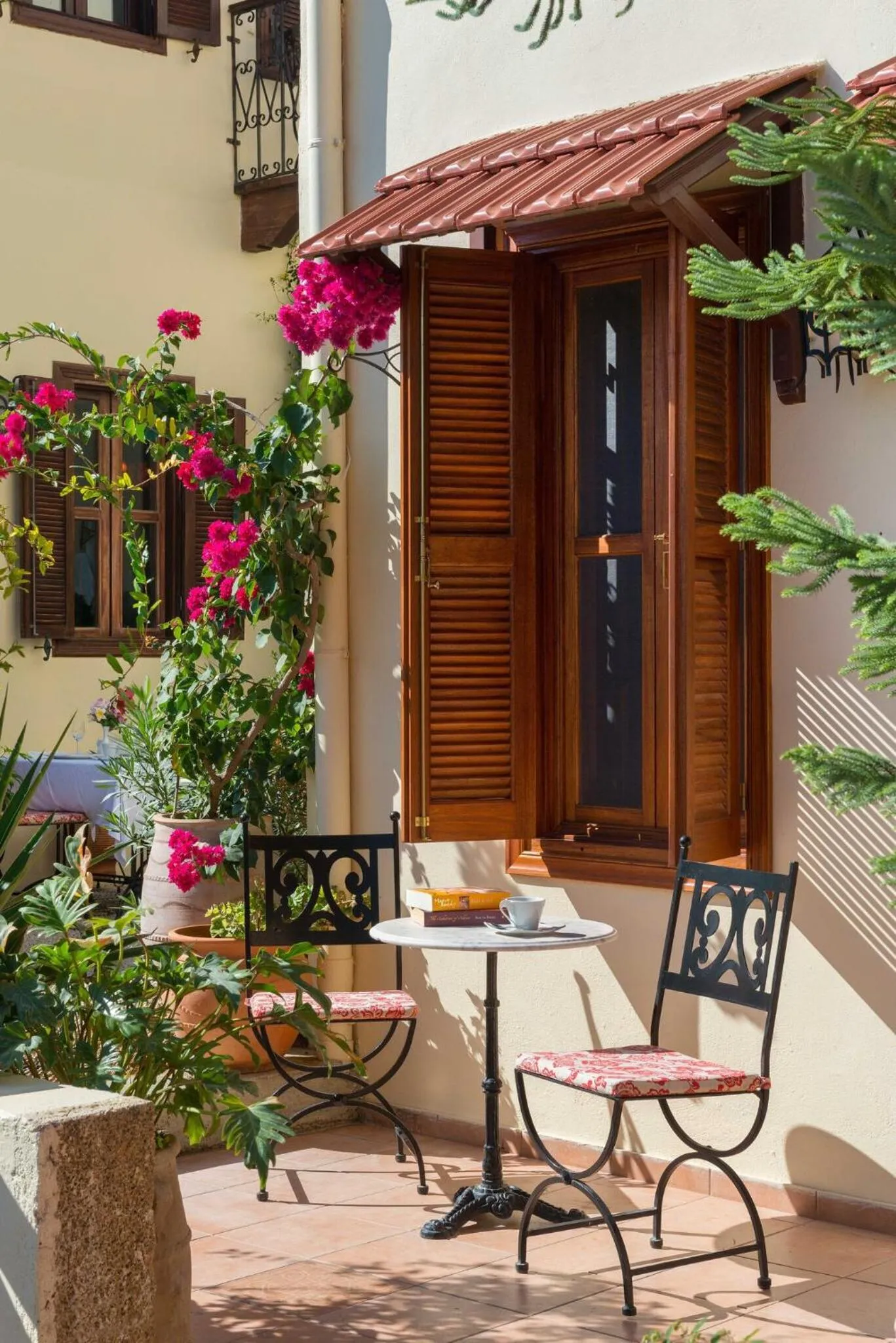 Garden in Nikos Takis Fashion Boutique Hotel