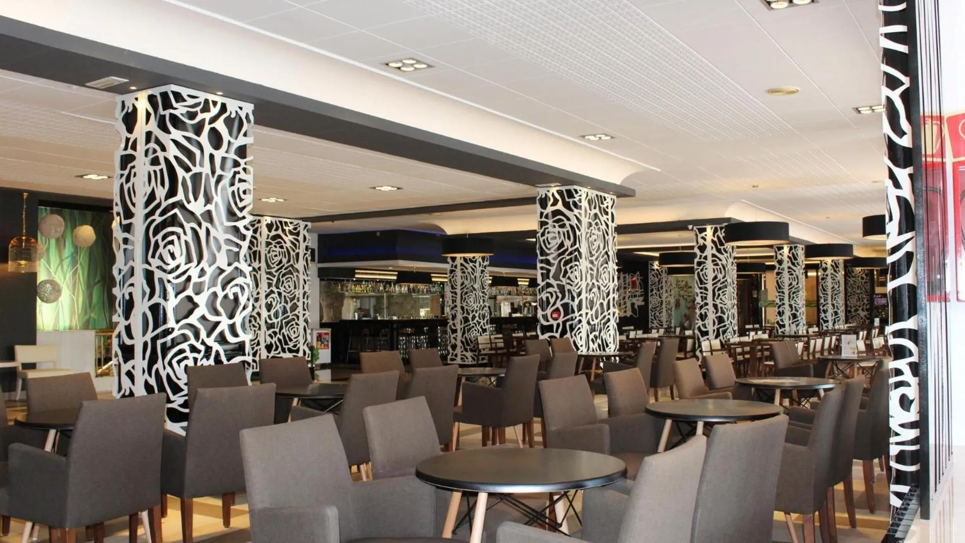 Restaurant/places to eat in Evenia Olympic Palace