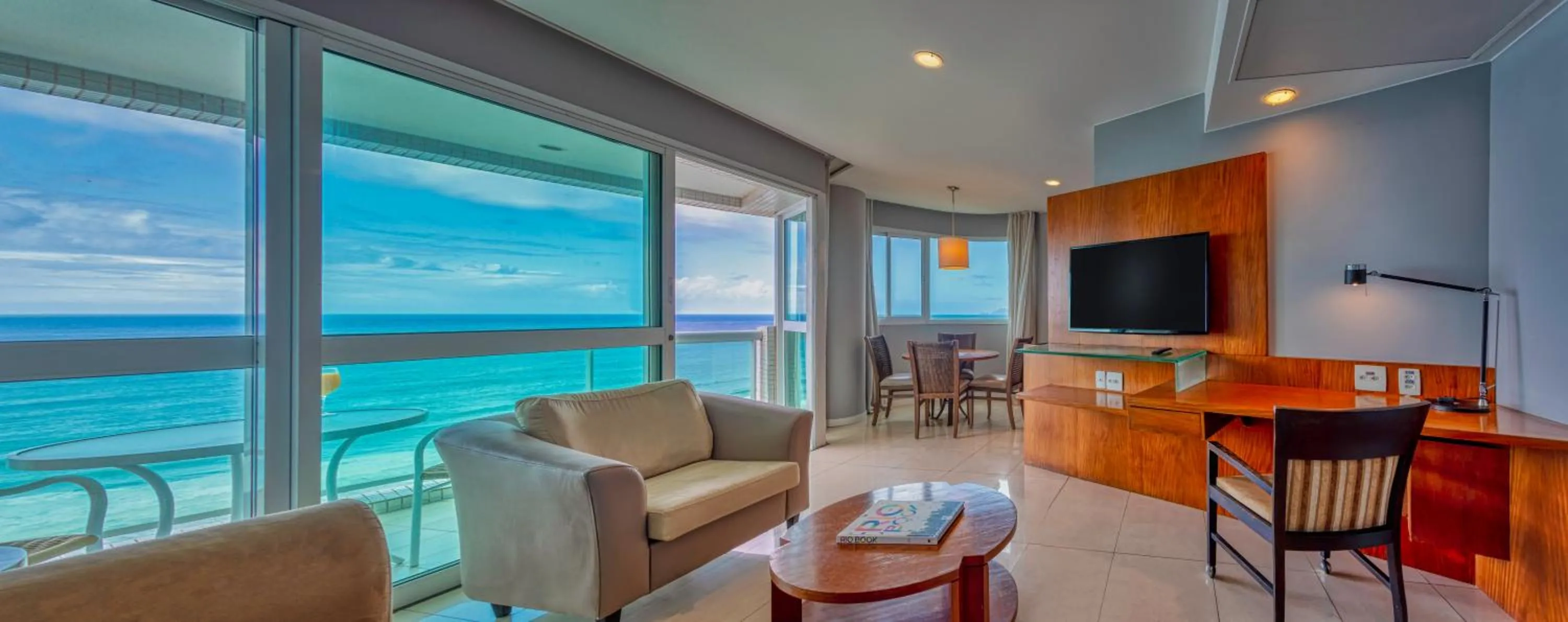 Communal lounge/ TV room in Wyndham Rio Barra