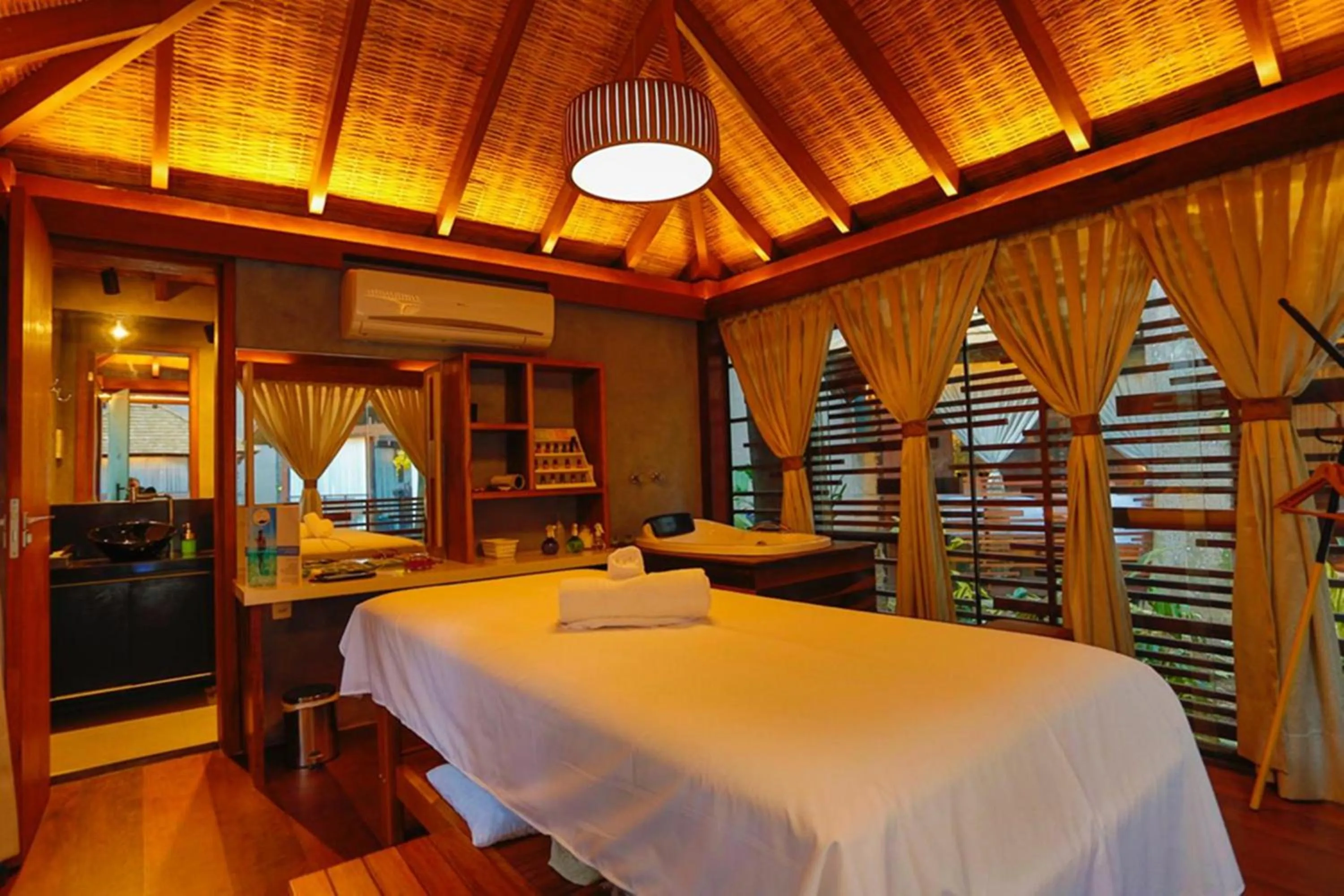 Massage in Wyndham Rio Barra