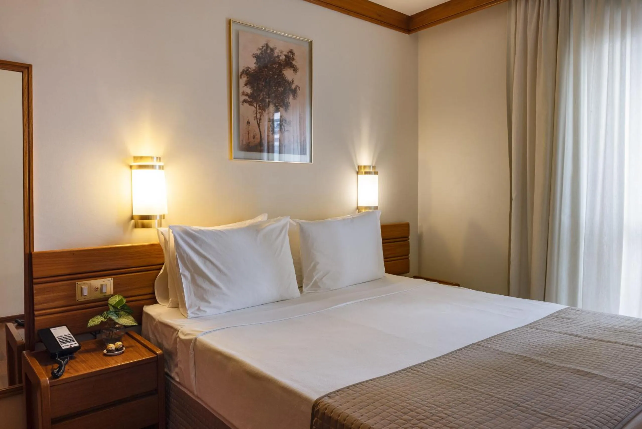 Bedroom, Bed in Regent Park Suite Hotel