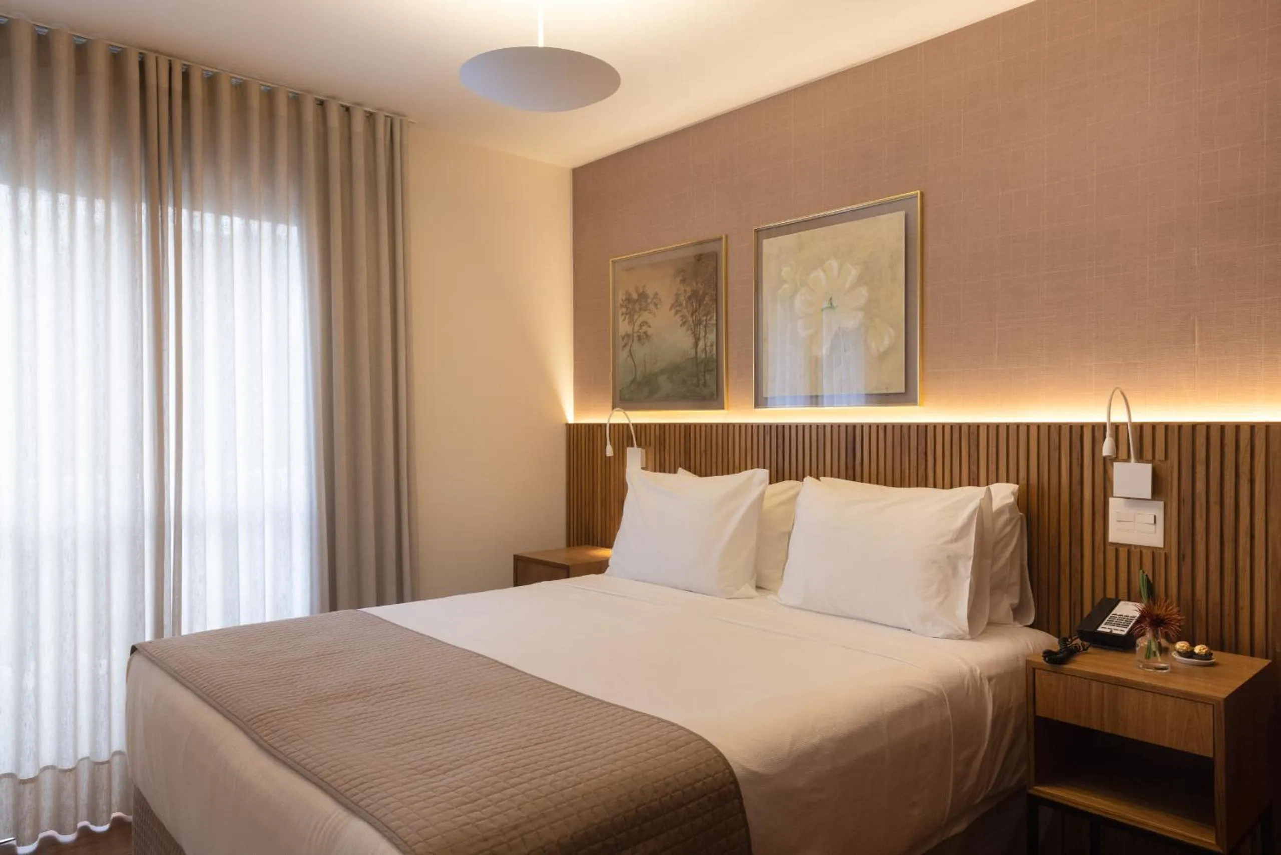 Bedroom, Bed in Regent Park Suite Hotel