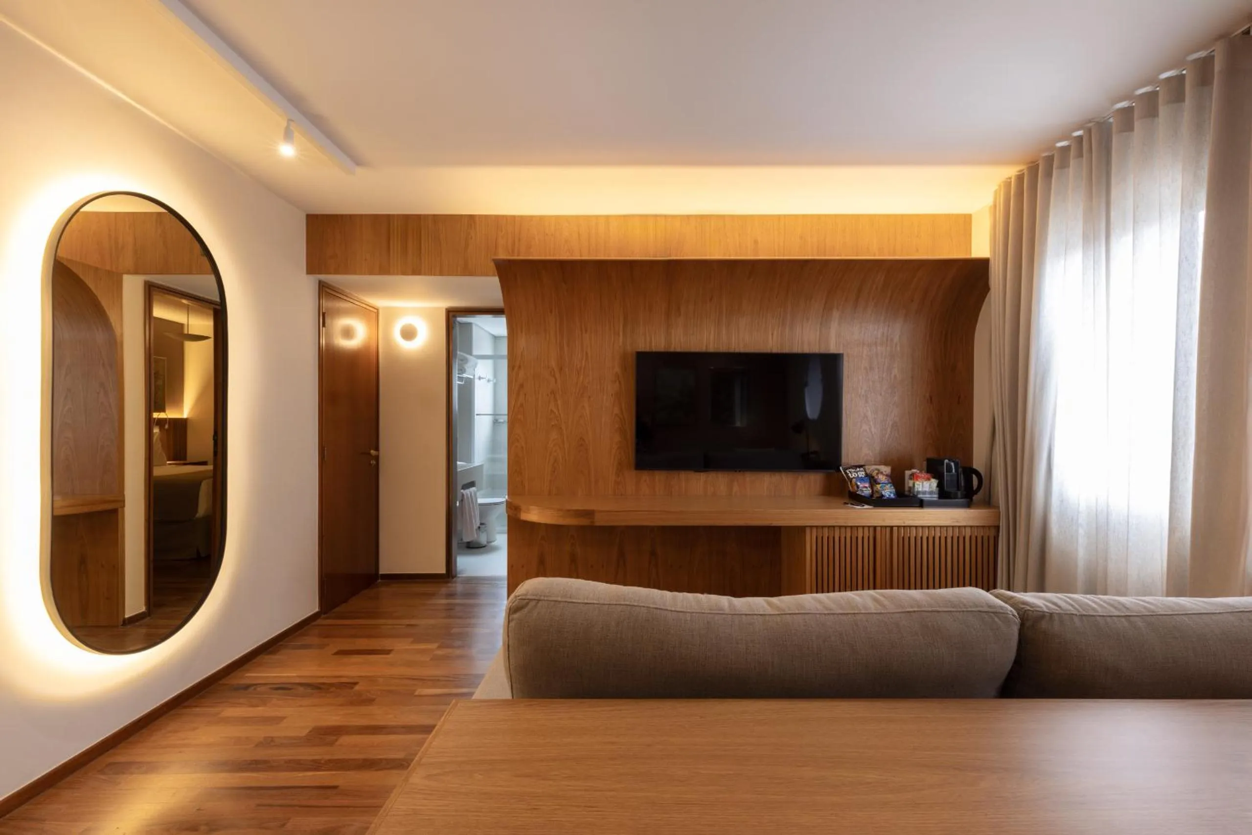 Living room in Regent Park Suite Hotel