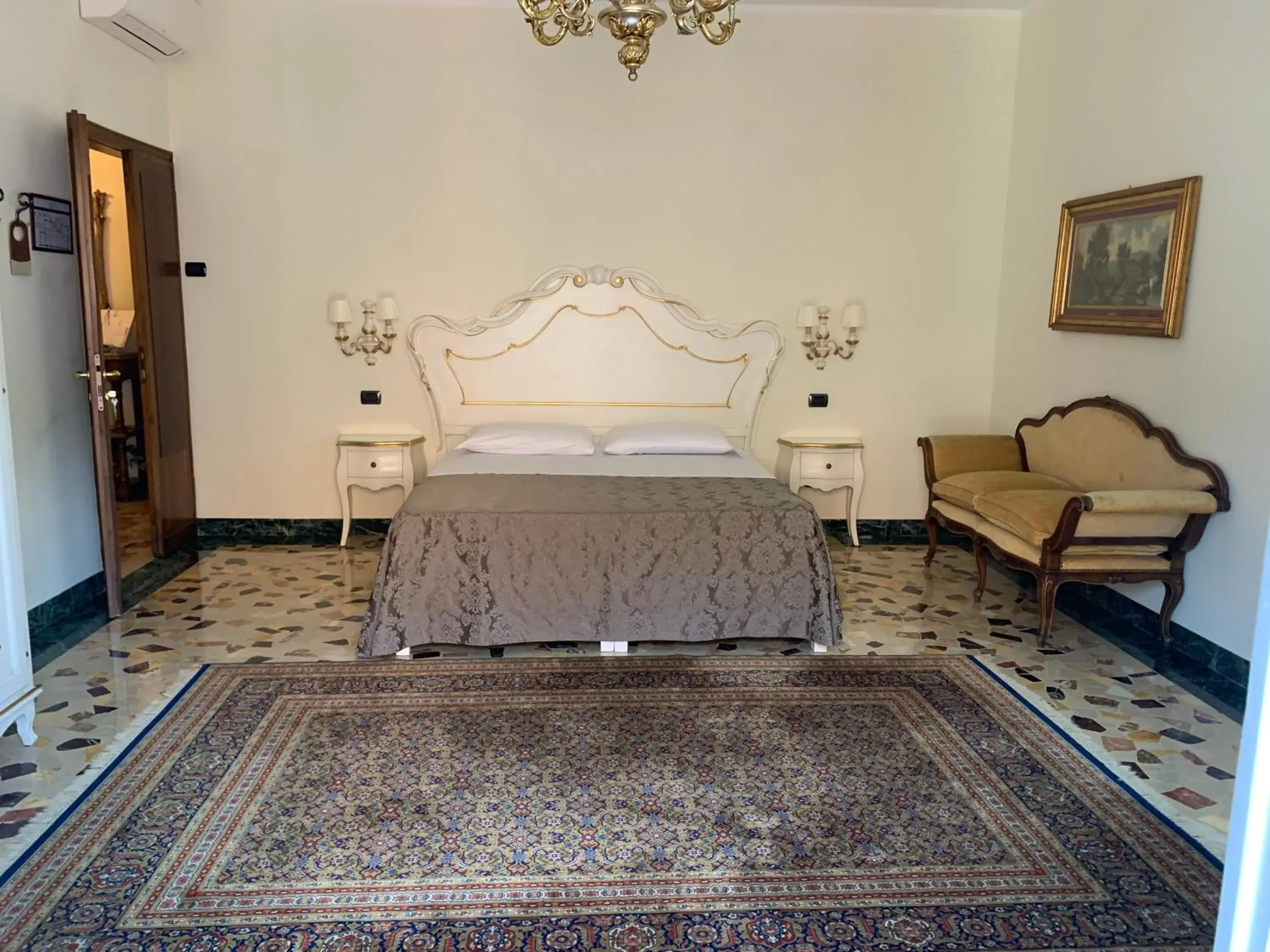 Double or Twin Room with Private External Bathroom in Notti sull'Adige Double or Twin Room with Private External Bathroom in Notti sull'Adige