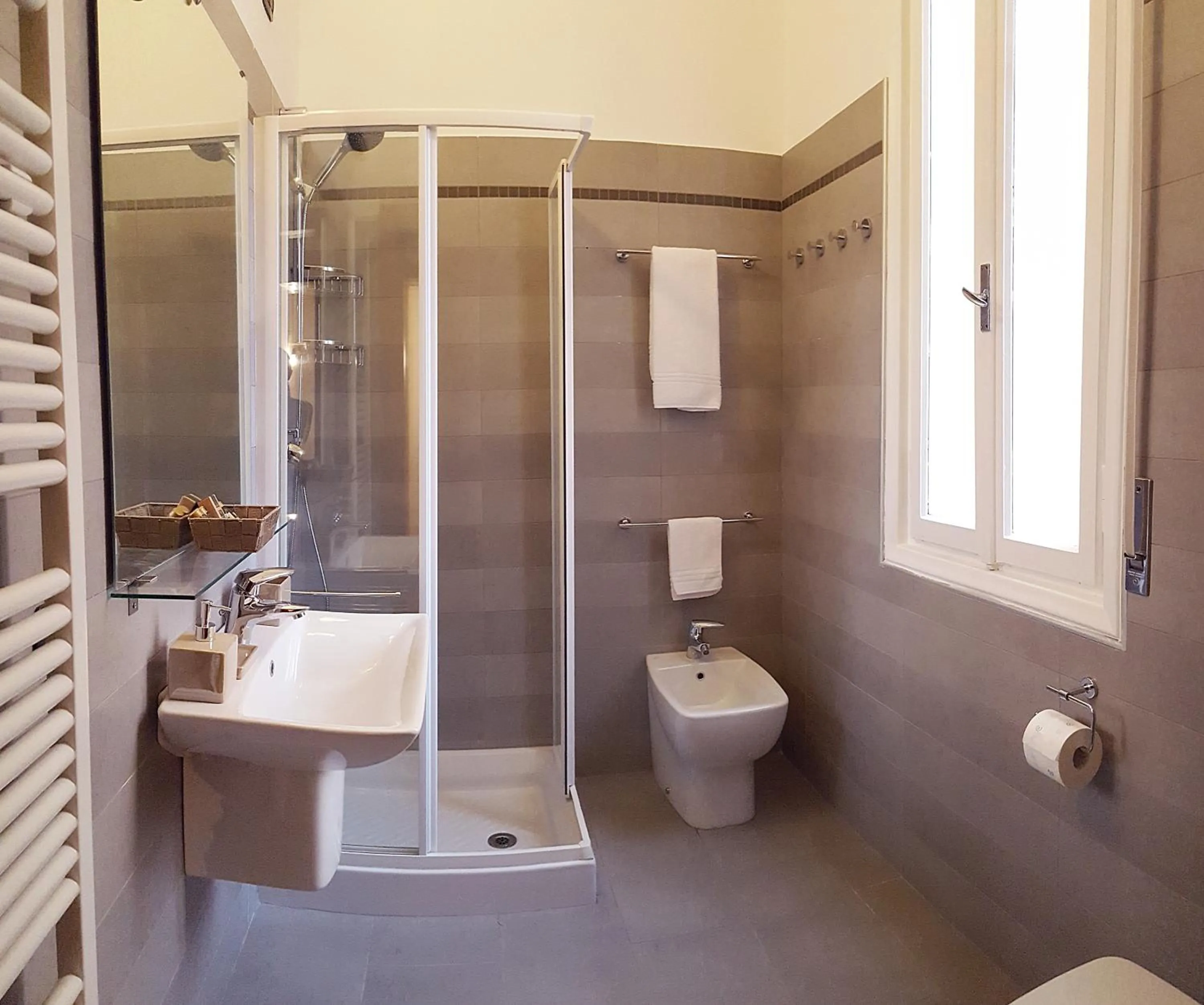 Shower in Notti sull'Adige