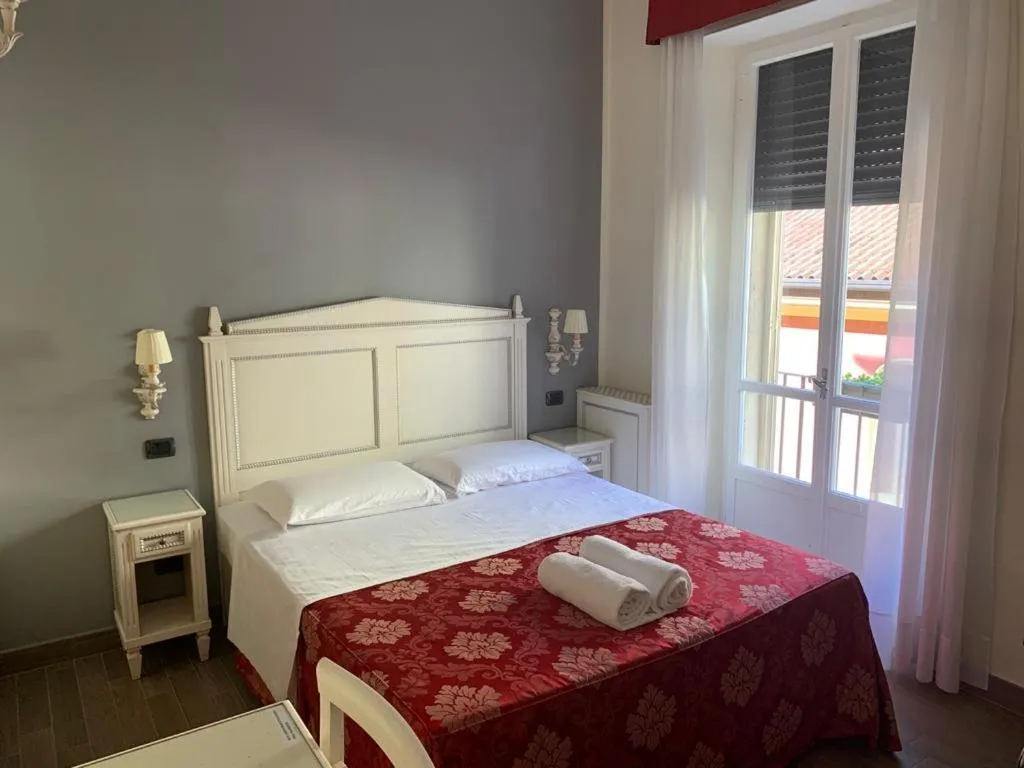 Bedroom, Bed in Notti sull'Adige