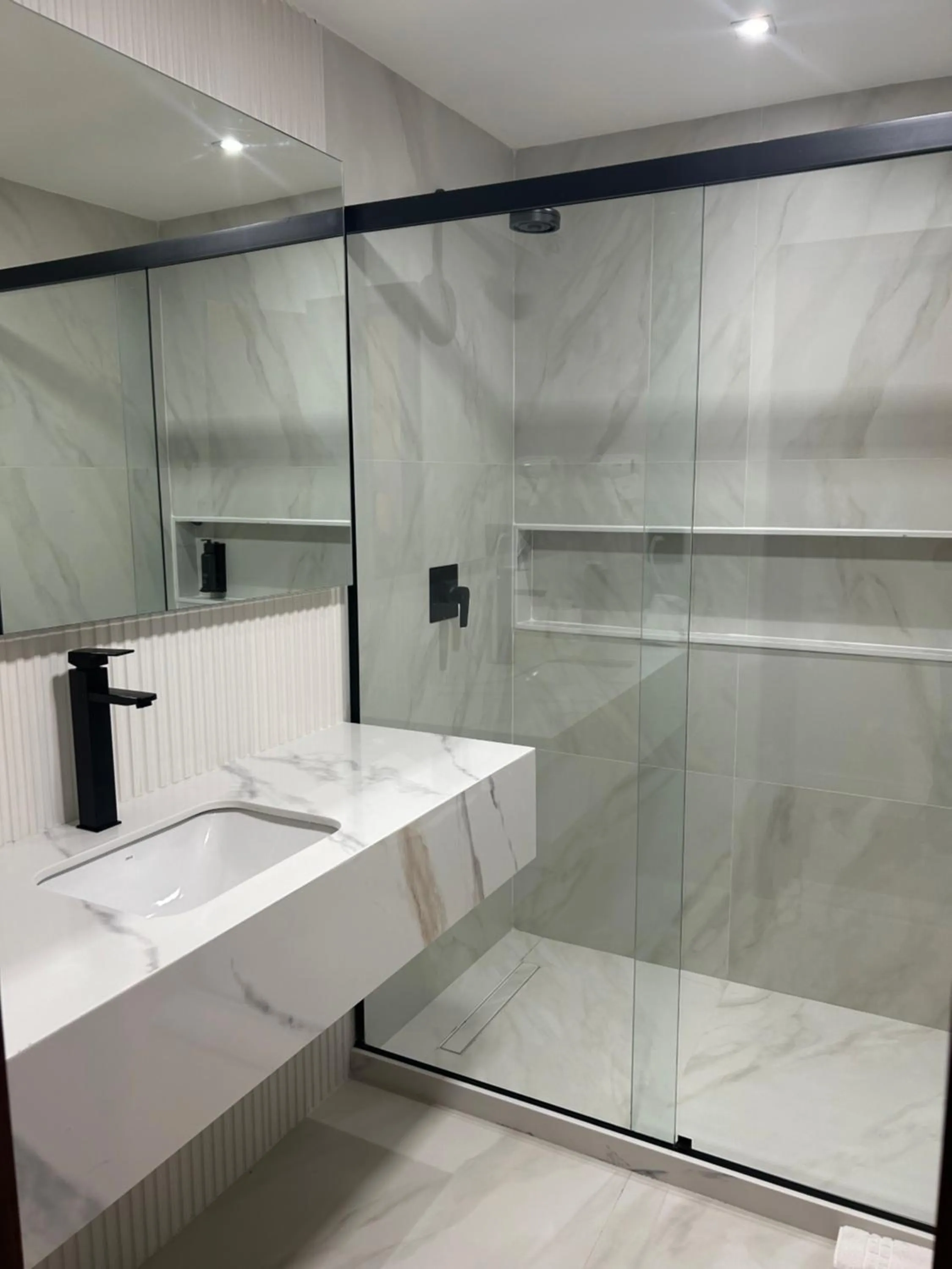 Shower in Américas Benidorm Hotel