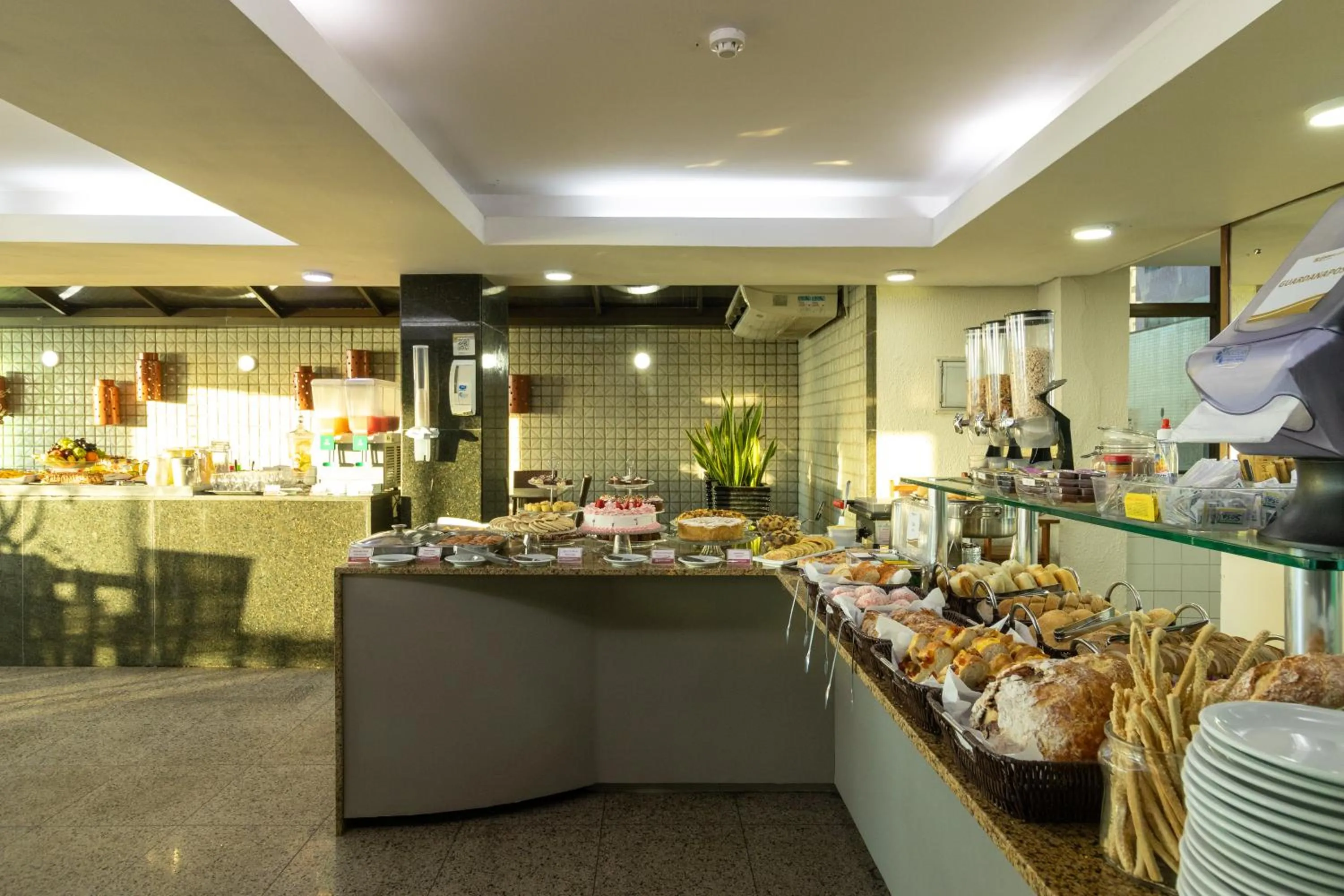 Breakfast in Hotel Golden Park Recife Boa Viagem By Nacional Inn