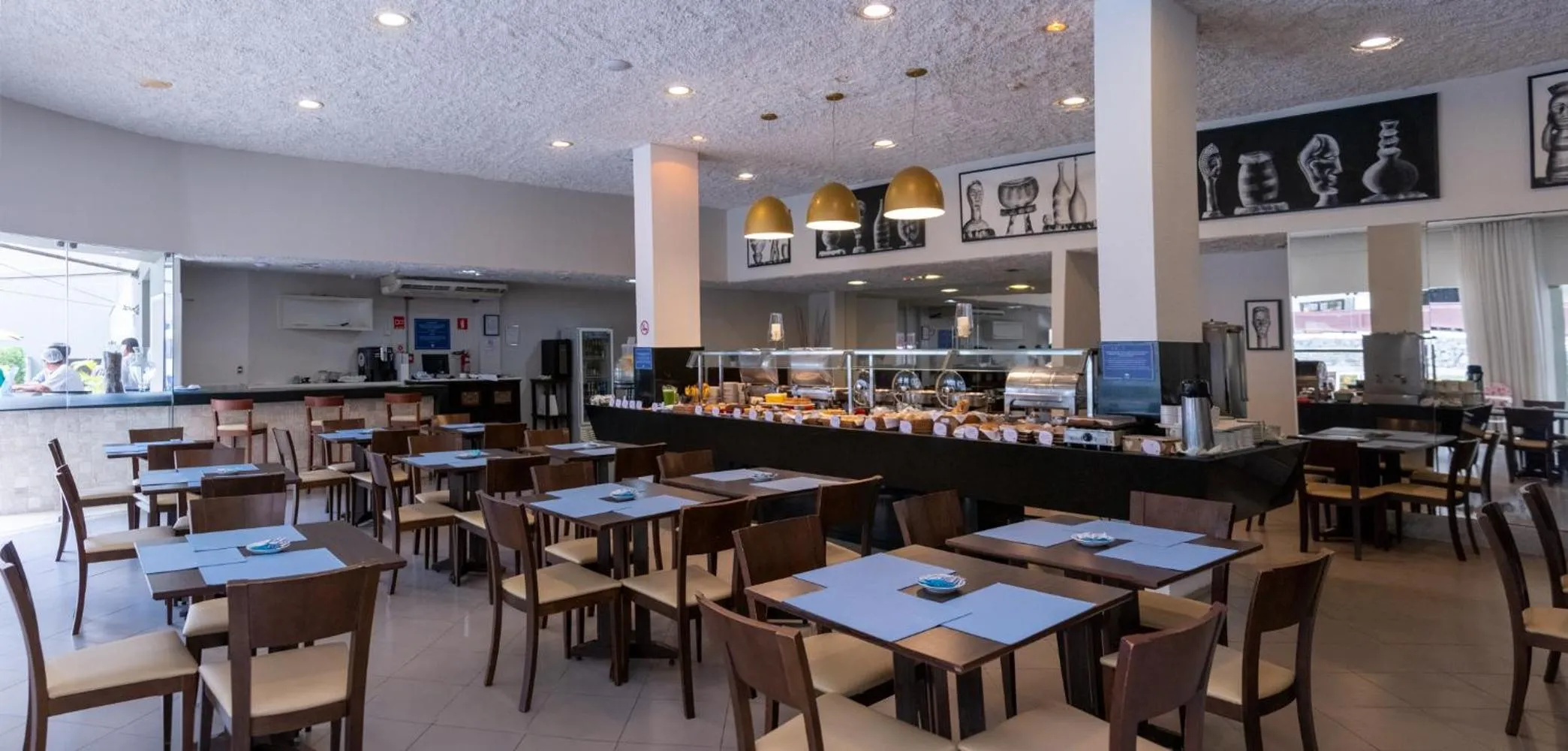 Restaurant/places to eat in Grande Hotel da Barra
