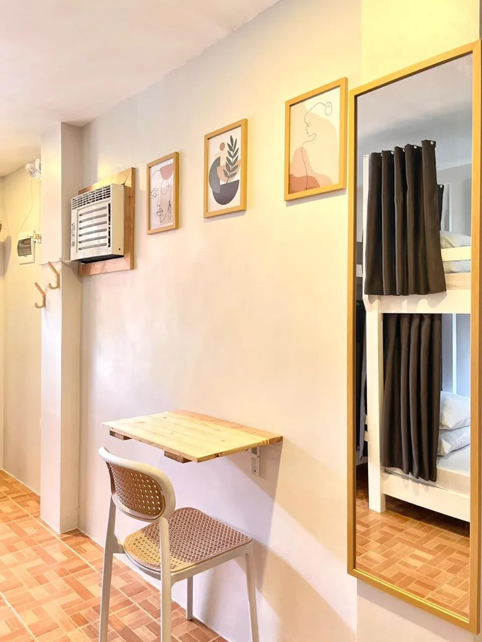 hair dresser in Chill Out Hostel