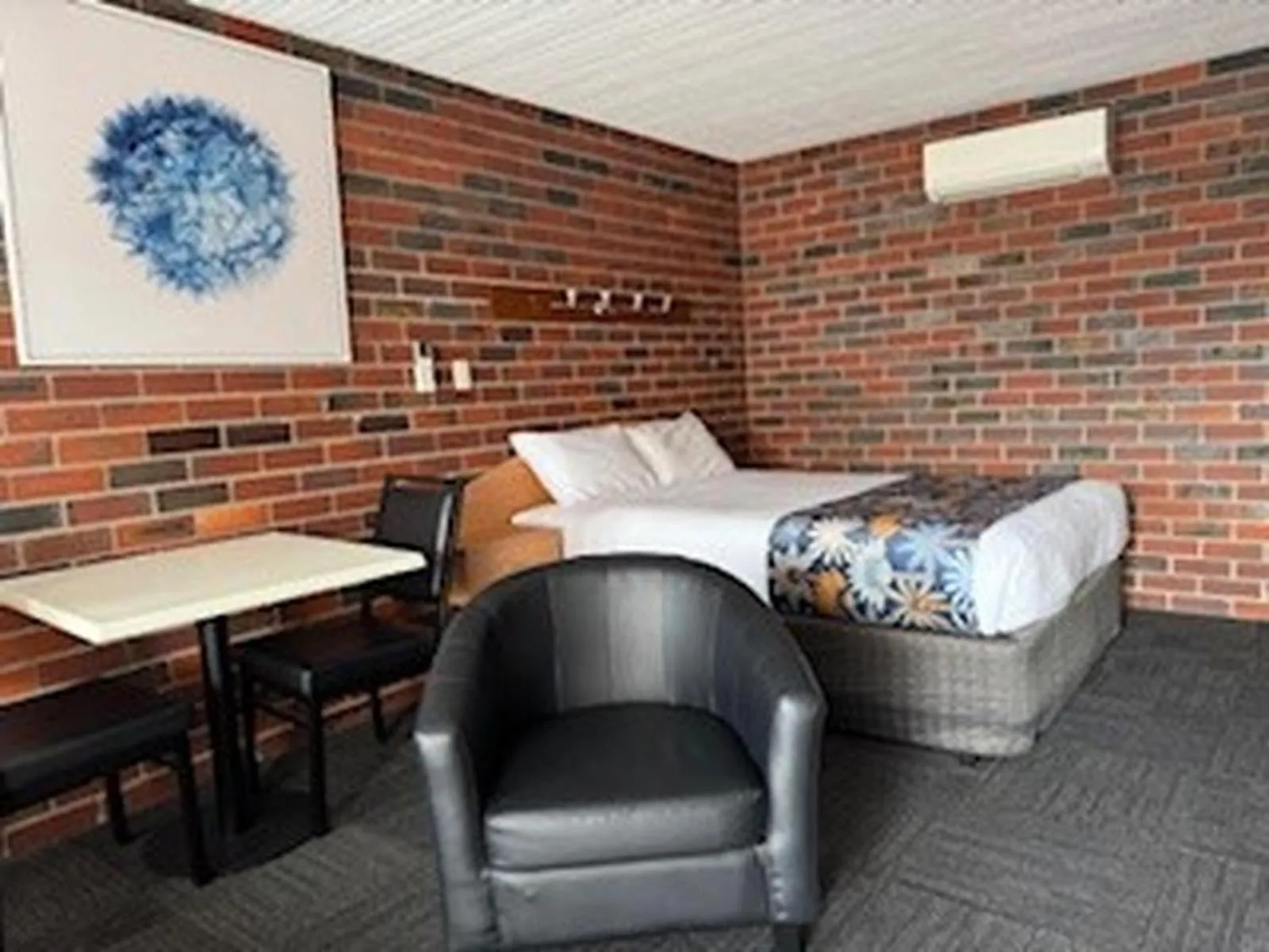 Town House Motor Inn