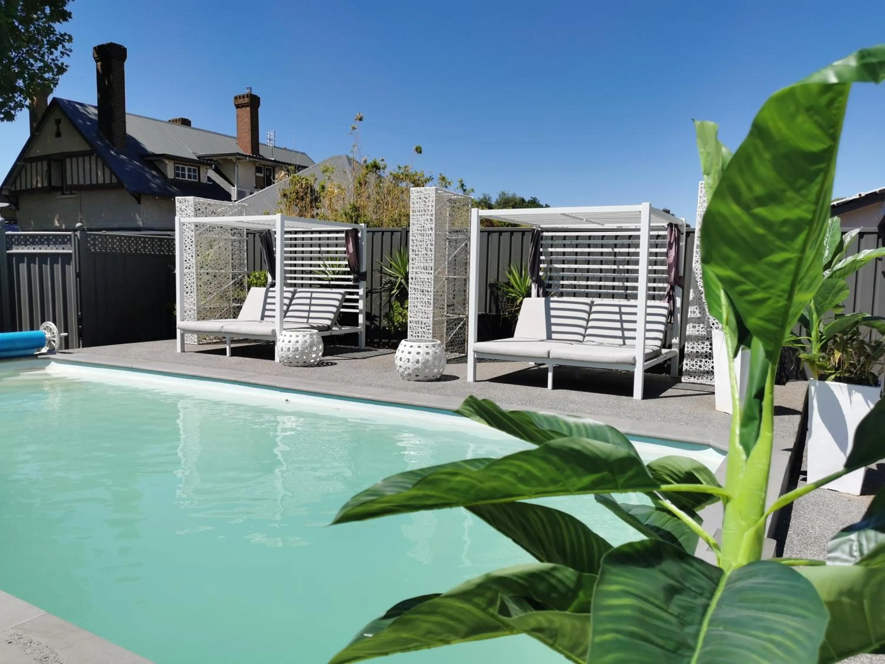 Town House Motor Inn