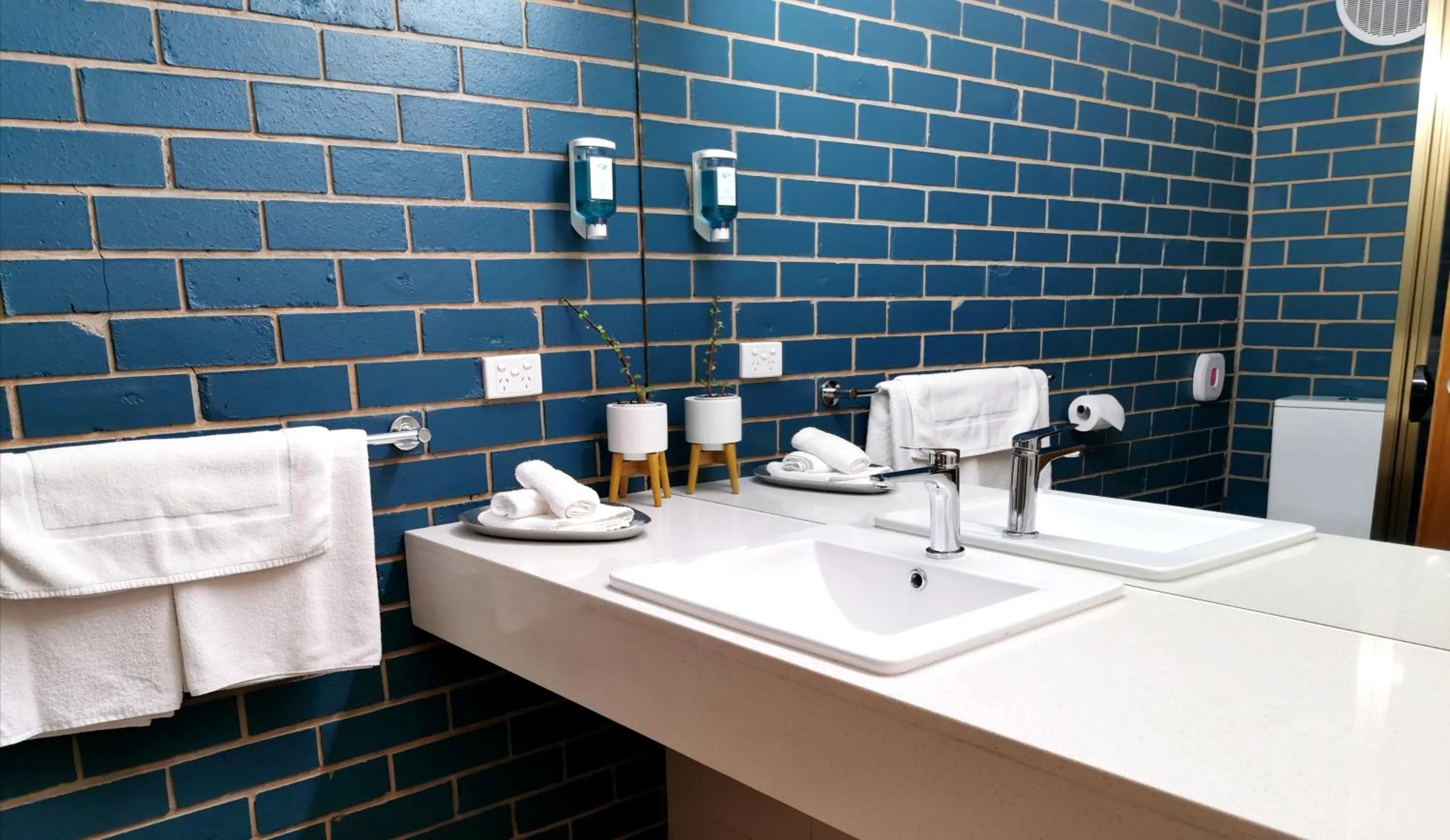 Town House Motor Inn