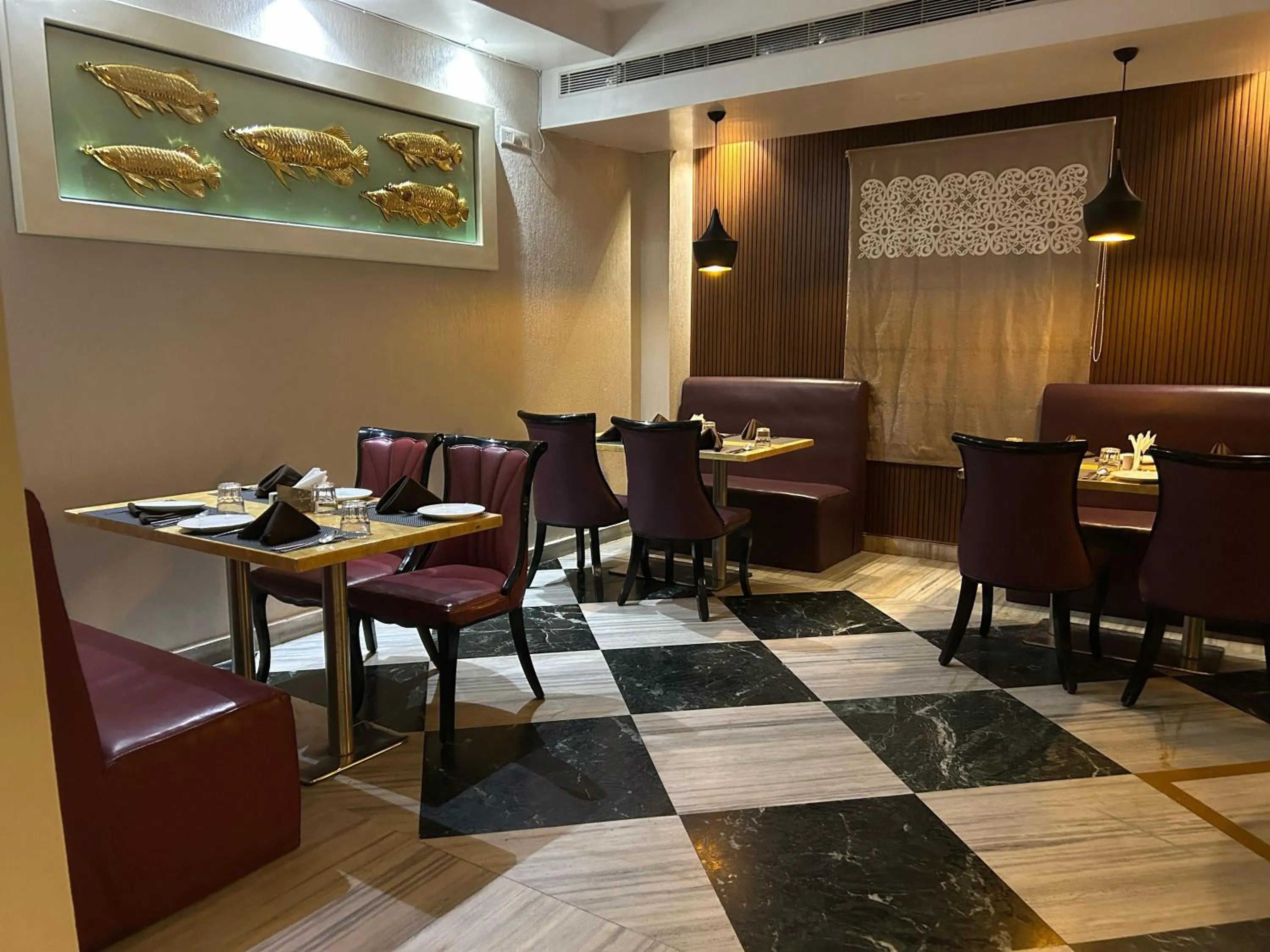 Restaurant/places to eat in Hotel D Courtyard