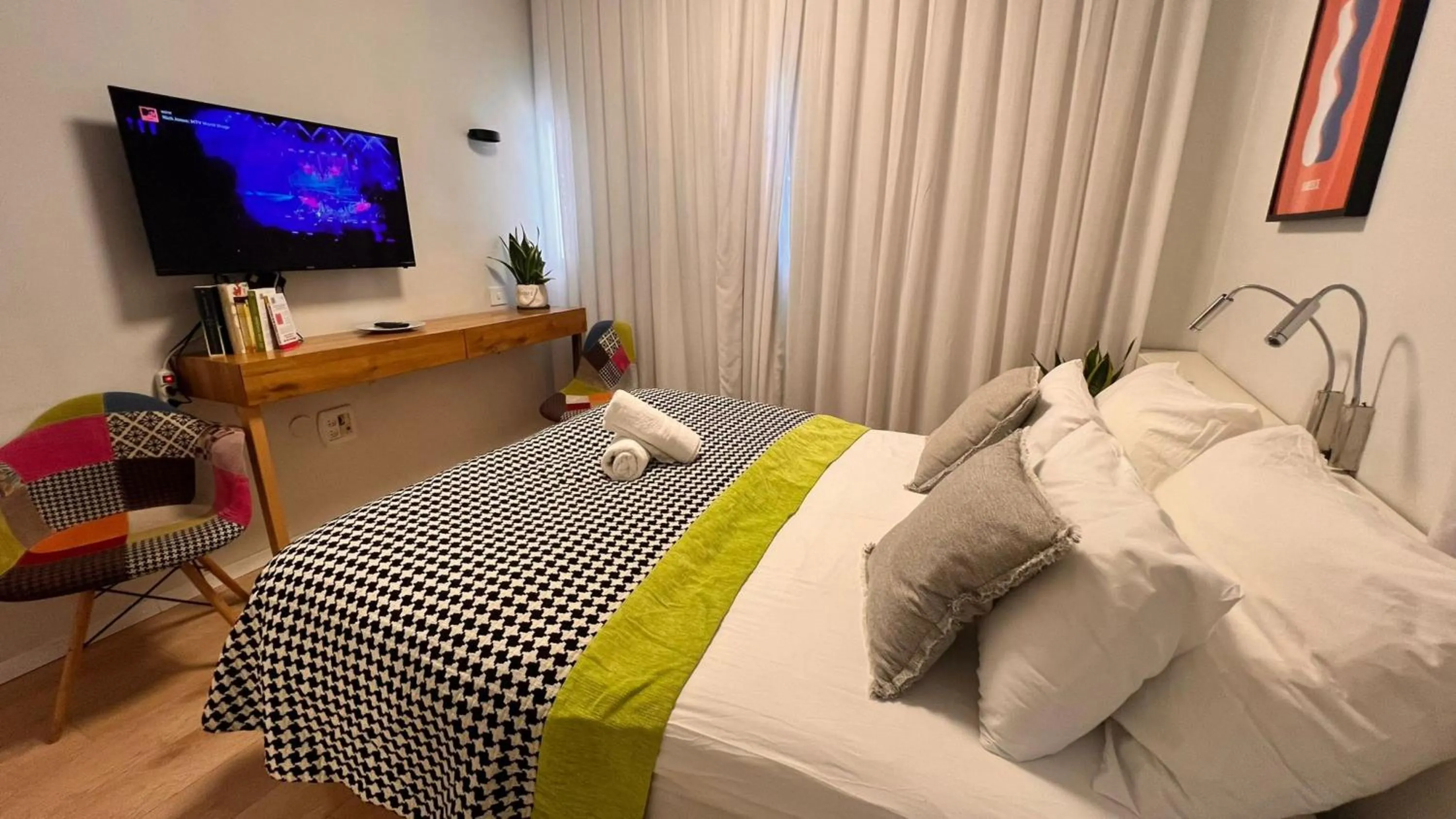 Bedroom, Bed in Dizengoff 208 Hotel Tel Aviv
