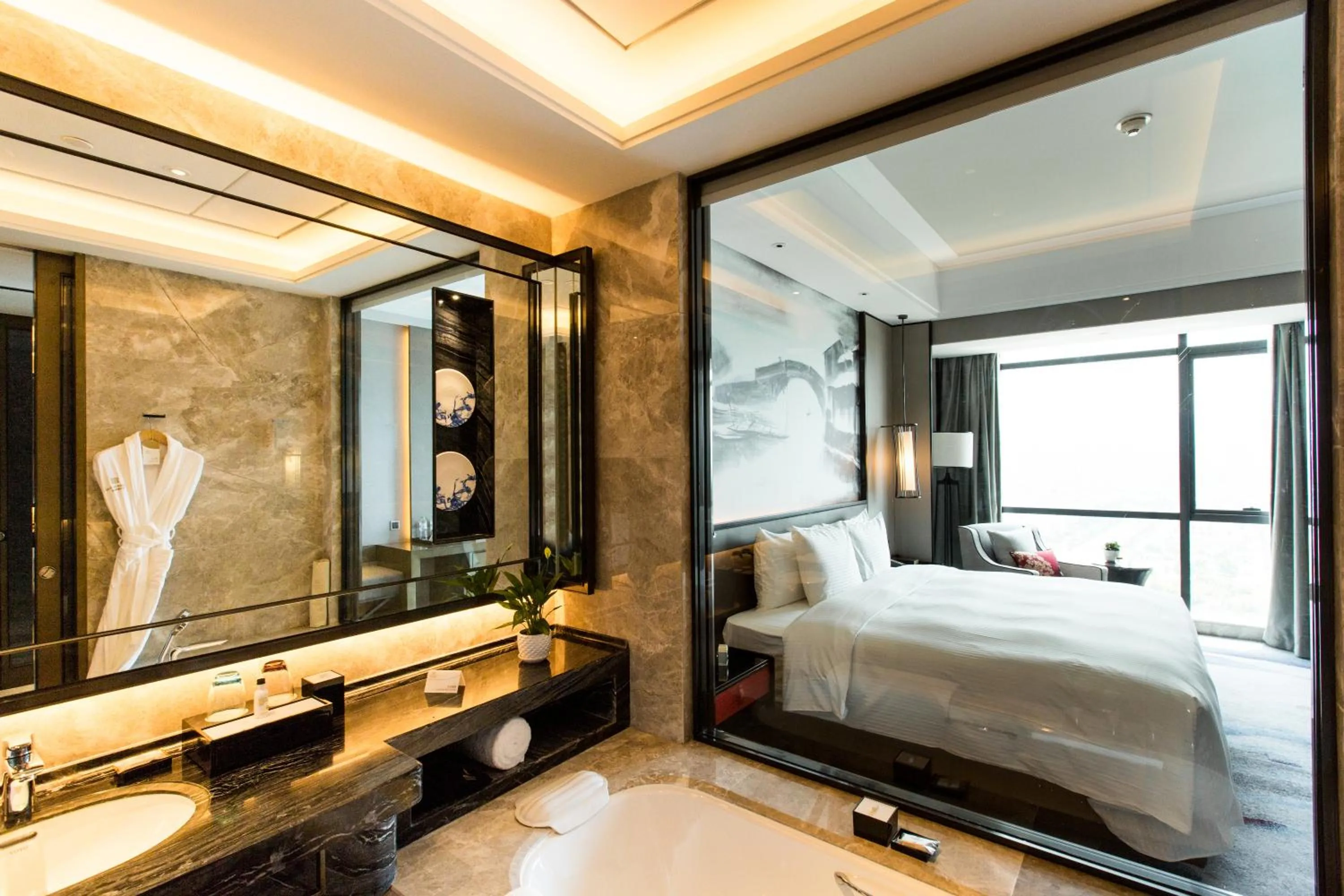Bathroom, Bed in Wanda Realm Yiwu