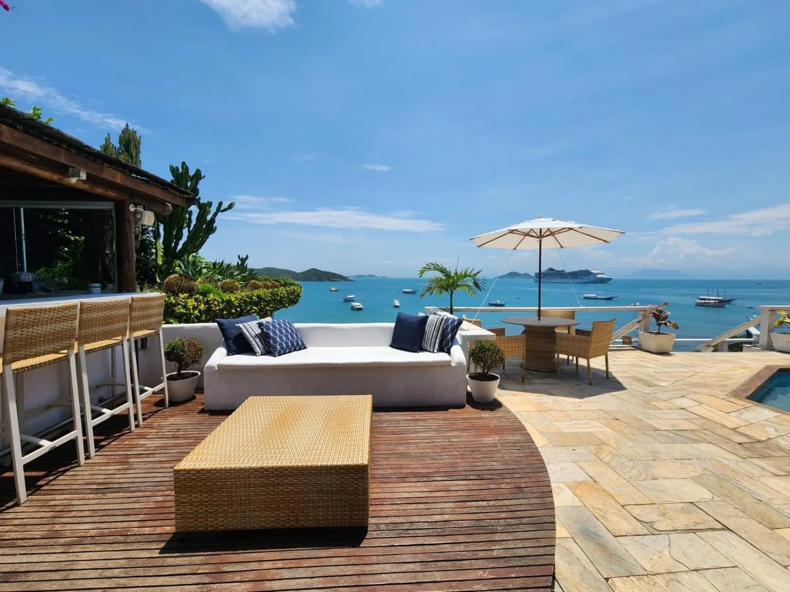 Swimming pool in Byblos Pousada