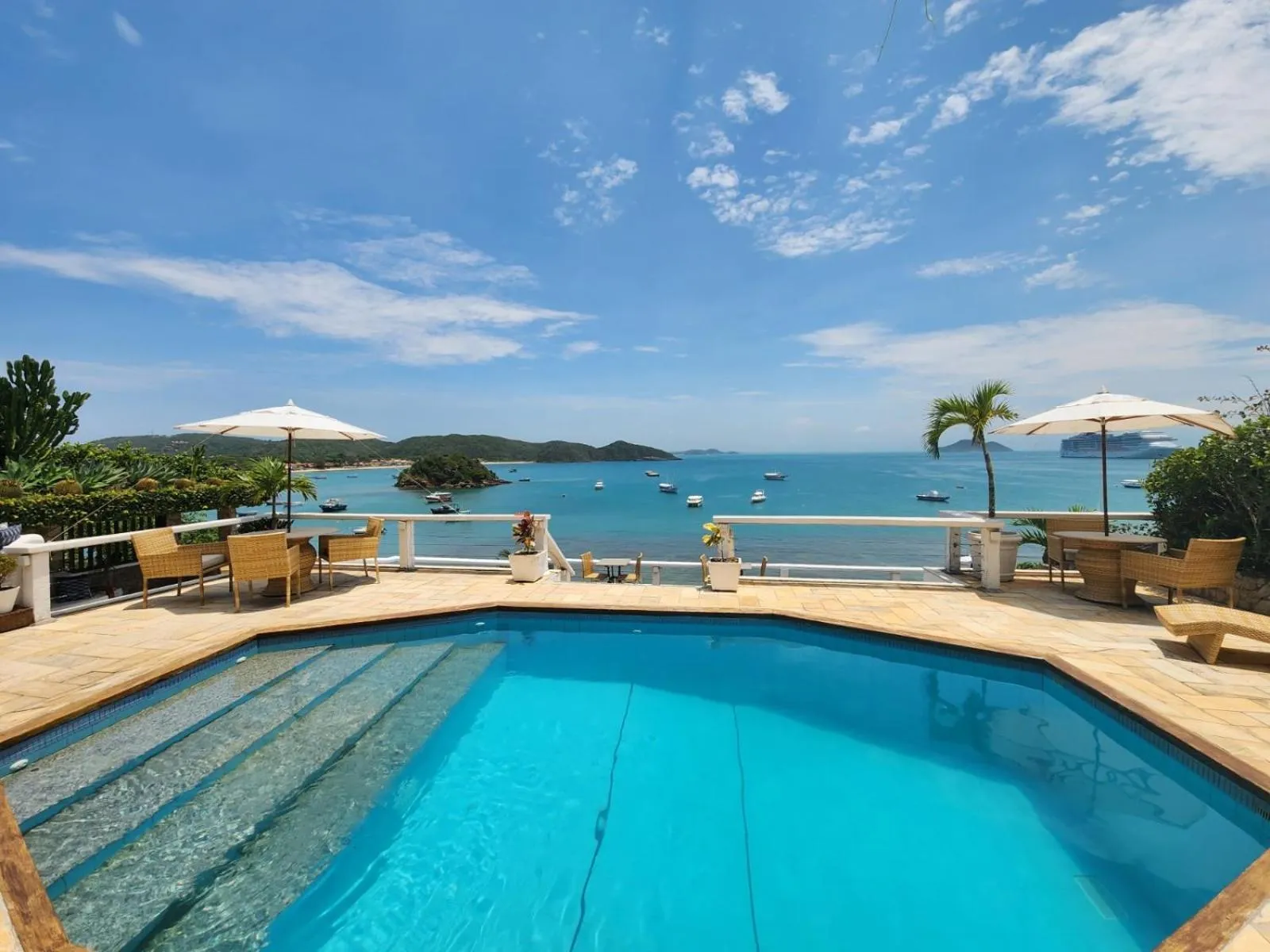 Swimming pool in Byblos Pousada