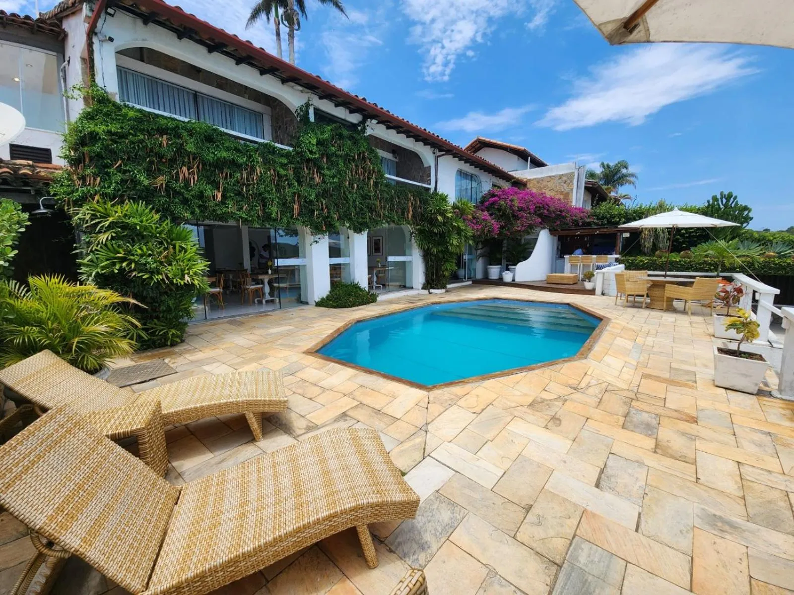 Swimming pool in Byblos Pousada