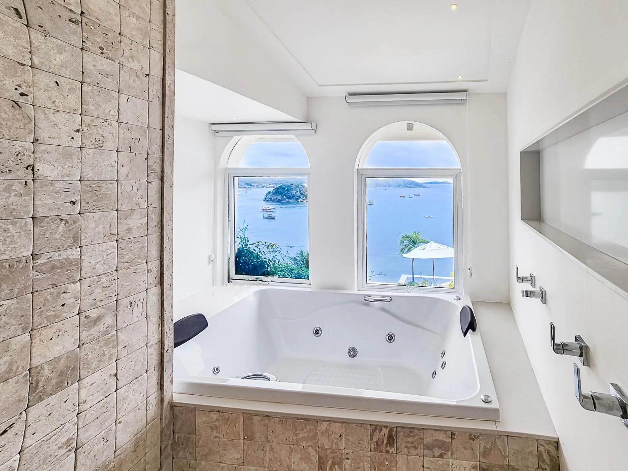 Bath in Byblos Pousada