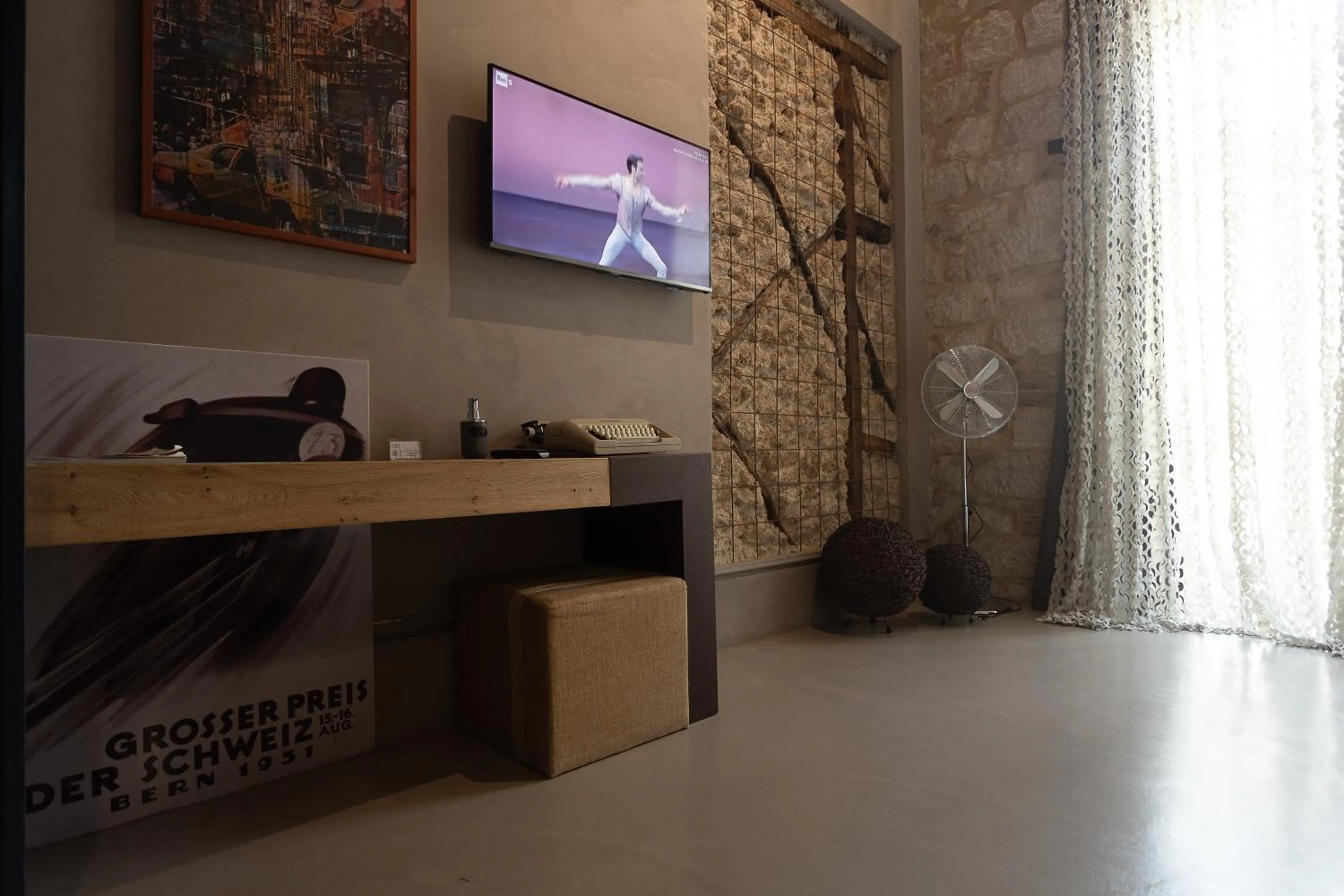 TV and multimedia in ArtStudio6 Dimora Artistica