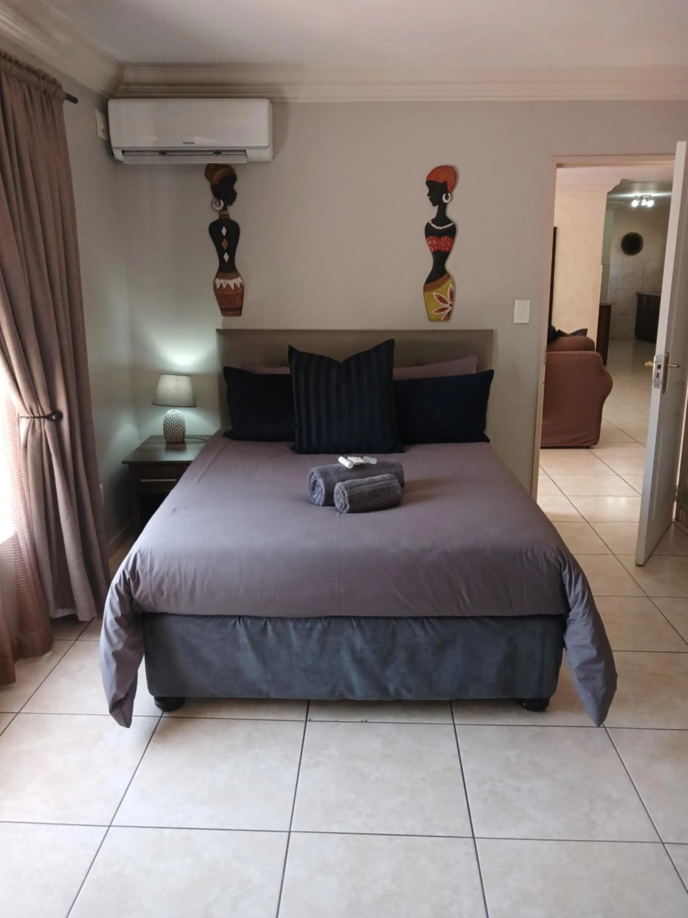 Bed in Blue Sparrow Guest House