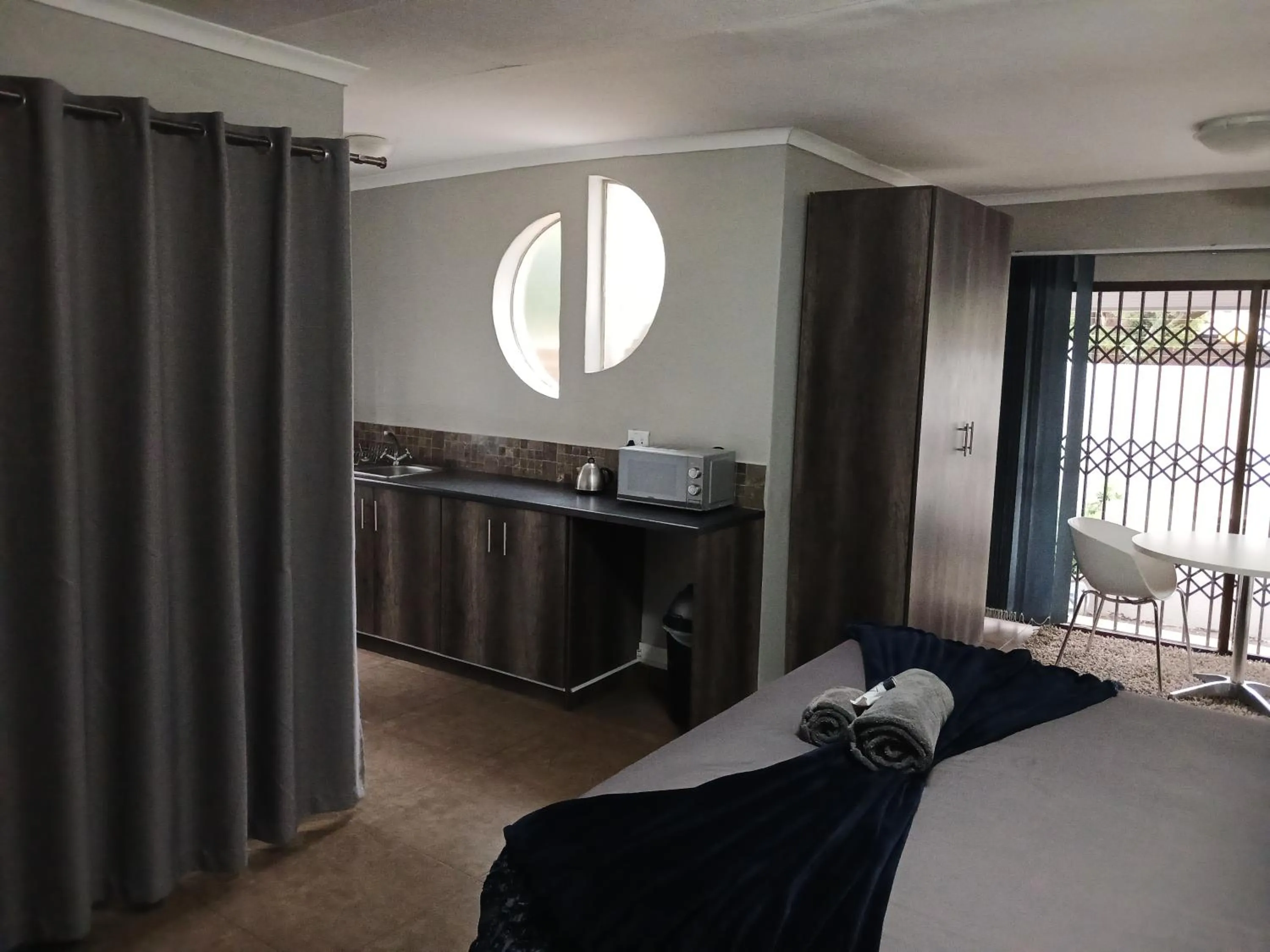 Bed in Blue Sparrow Guest House