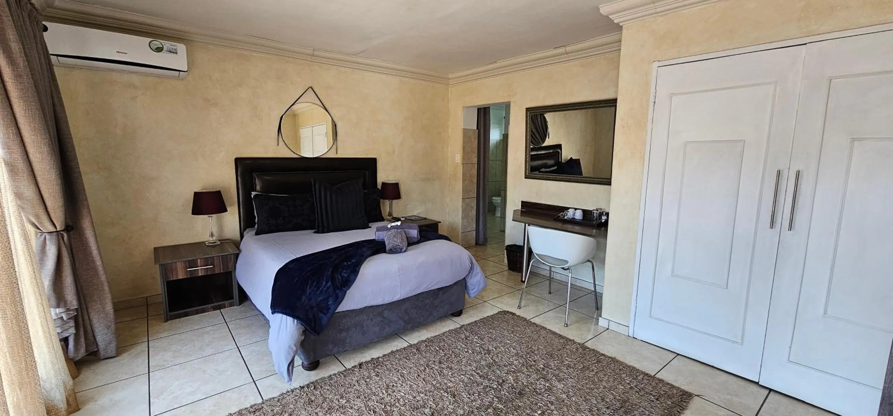 Bed in Blue Sparrow Guest House