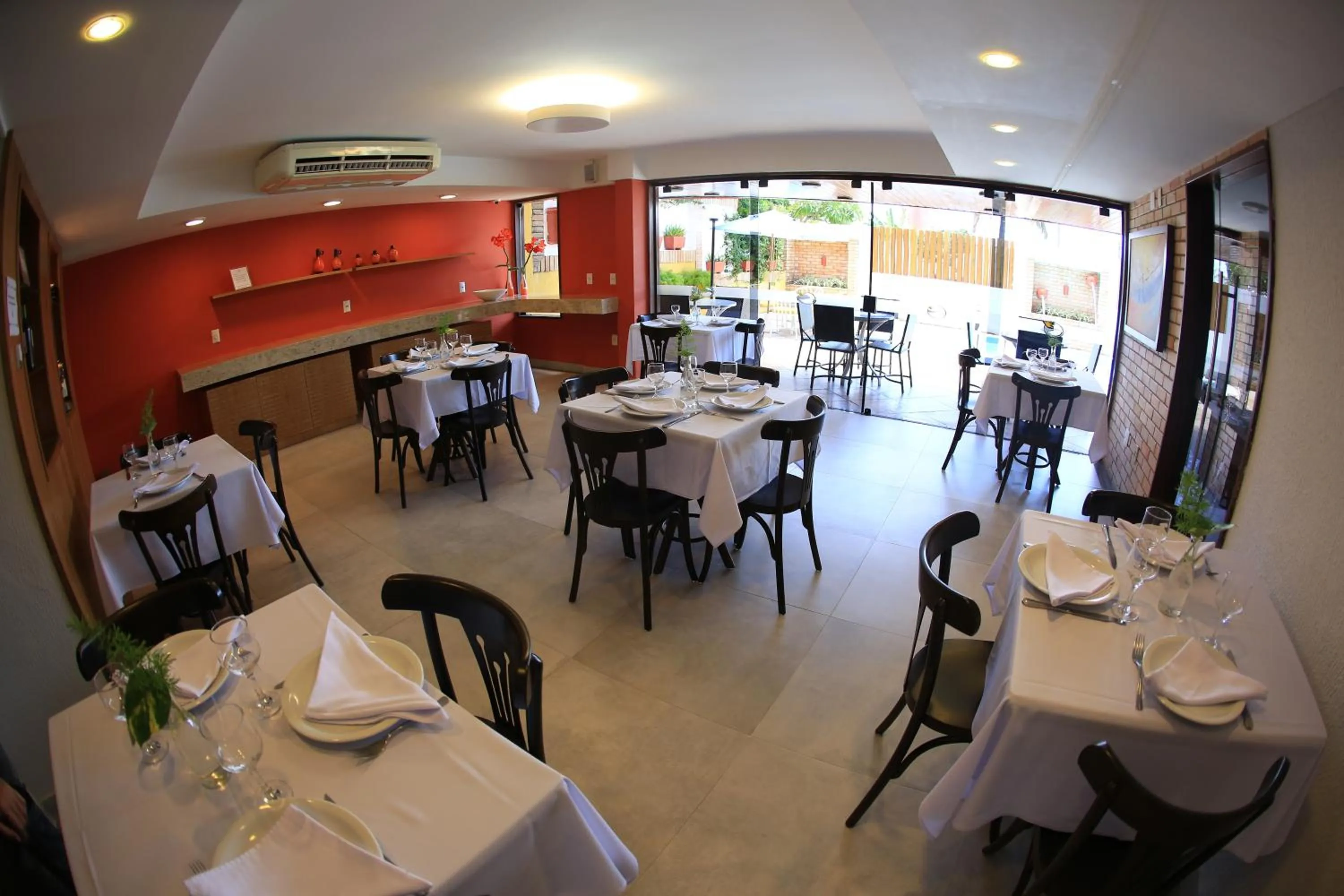 Restaurant/places to eat in Garbos Soleil Hotel