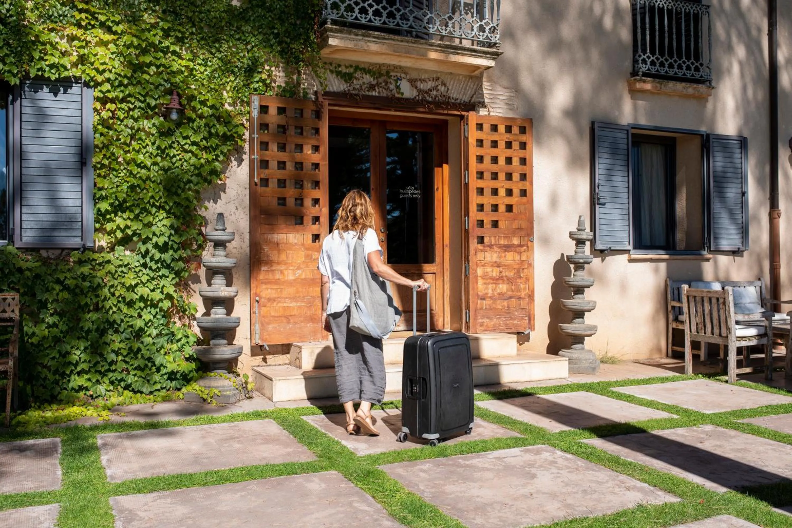 Facade/entrance in MasQi, The Energy House