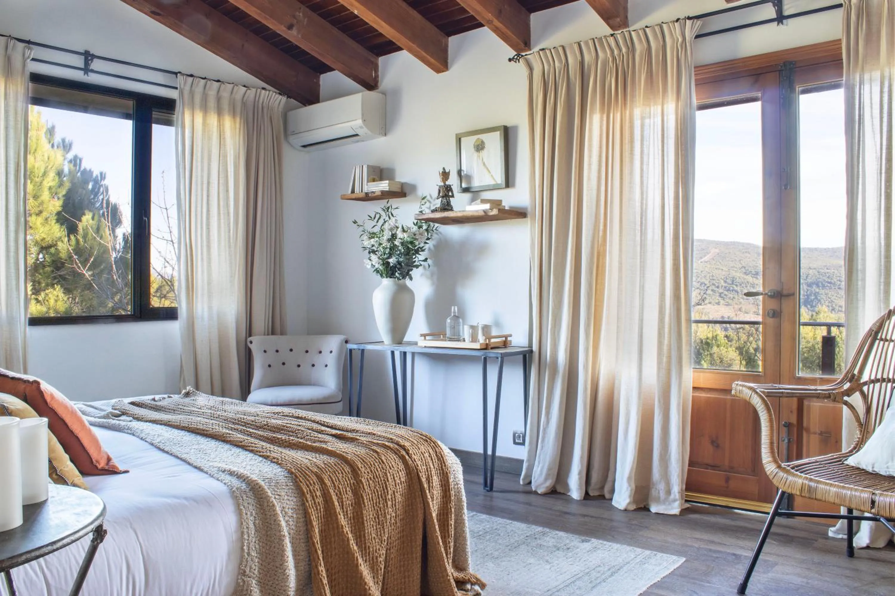 Bedroom, Bed in MasQi, The Energy House