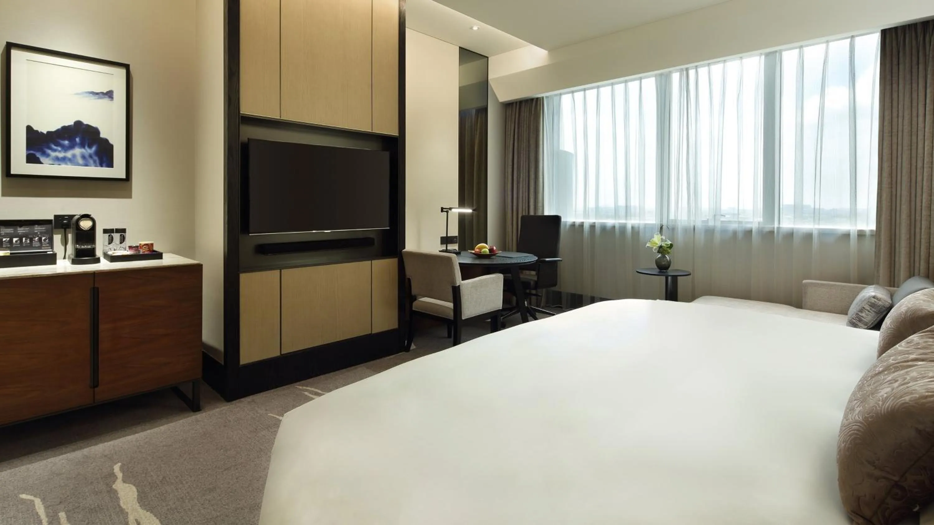 Photo of the whole room, Bed in InterContinental Shanghai Hongqiao NECC by IHG