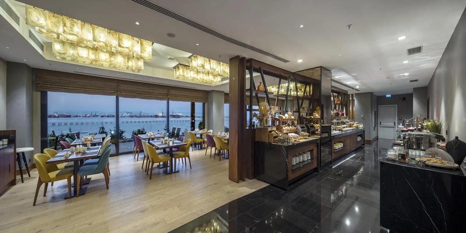 Food and drinks in Holiday Inn Istanbul - Tuzla Bay by IHG