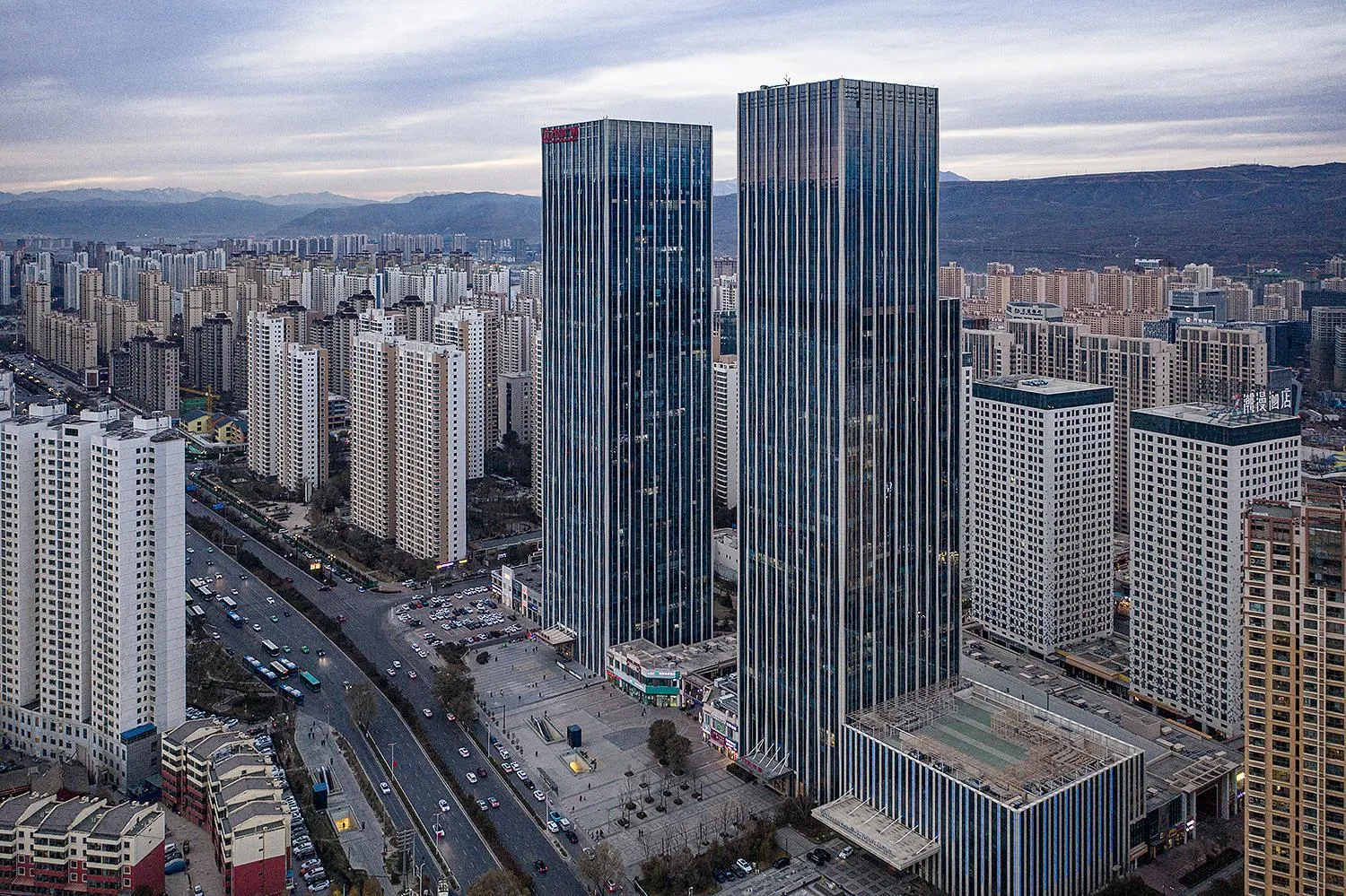 Property building in Wanda Vista Xining