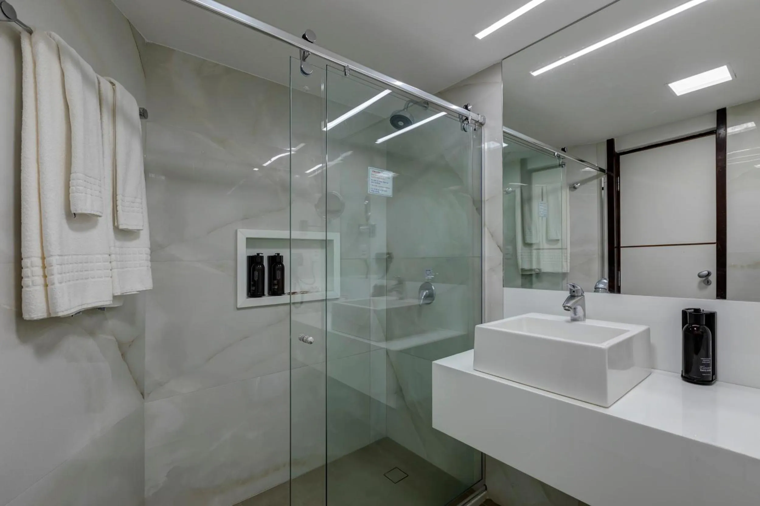 Bathroom in Monte Pascoal Praia Hotel Salvador