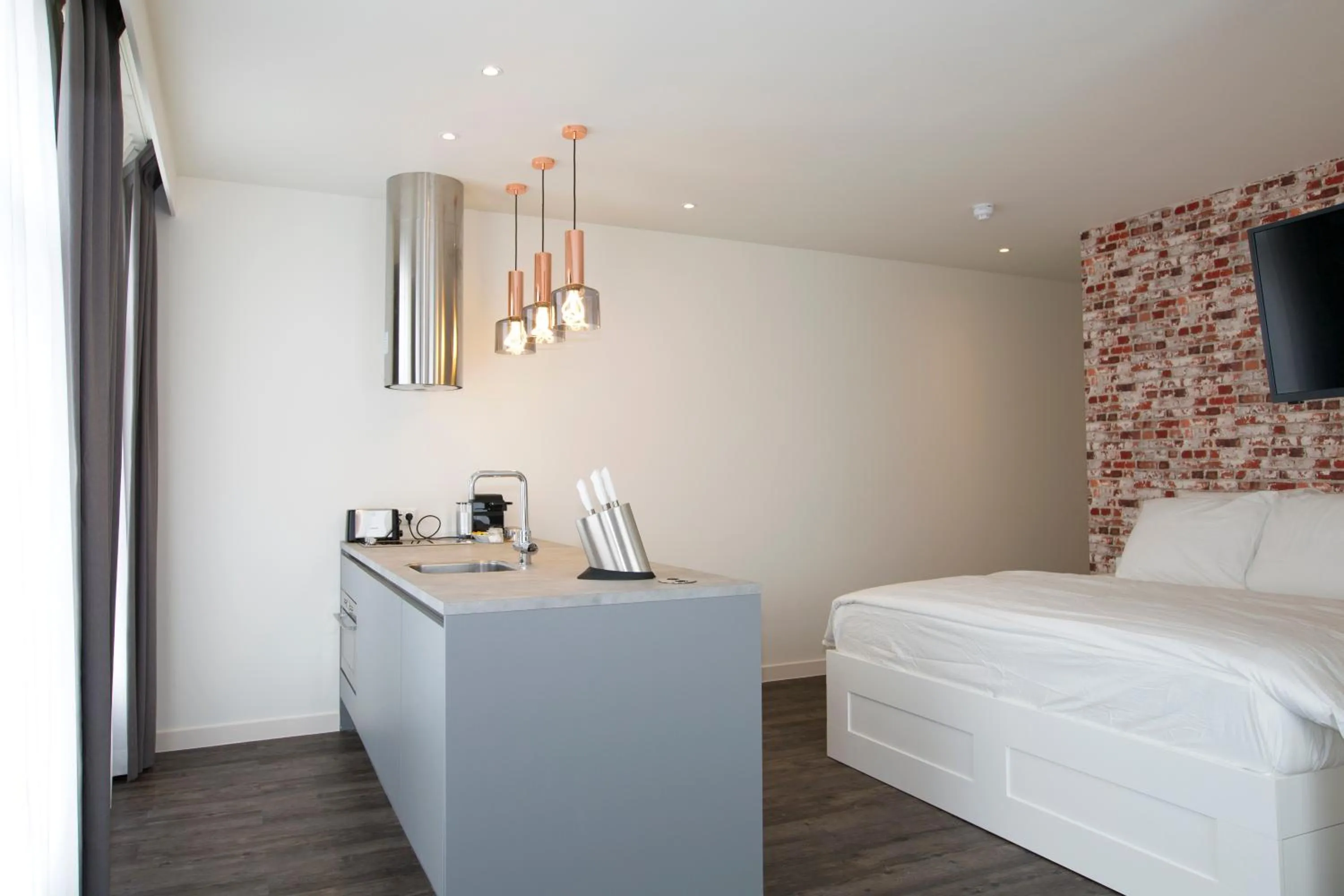 Photo of the whole room, Bed in De With Studio's