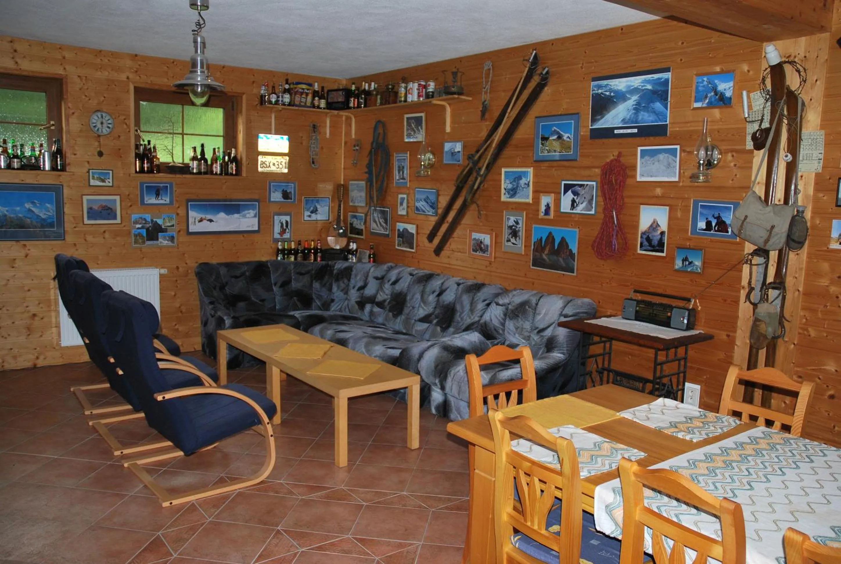 Communal lounge/ TV room in Apartmány Base Camp