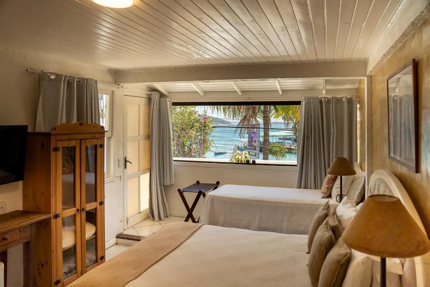 Deluxe Triple Room with Sea View in Pousada Baía Bonita Deluxe Triple Room with Sea View in Pousada Baía Bonita