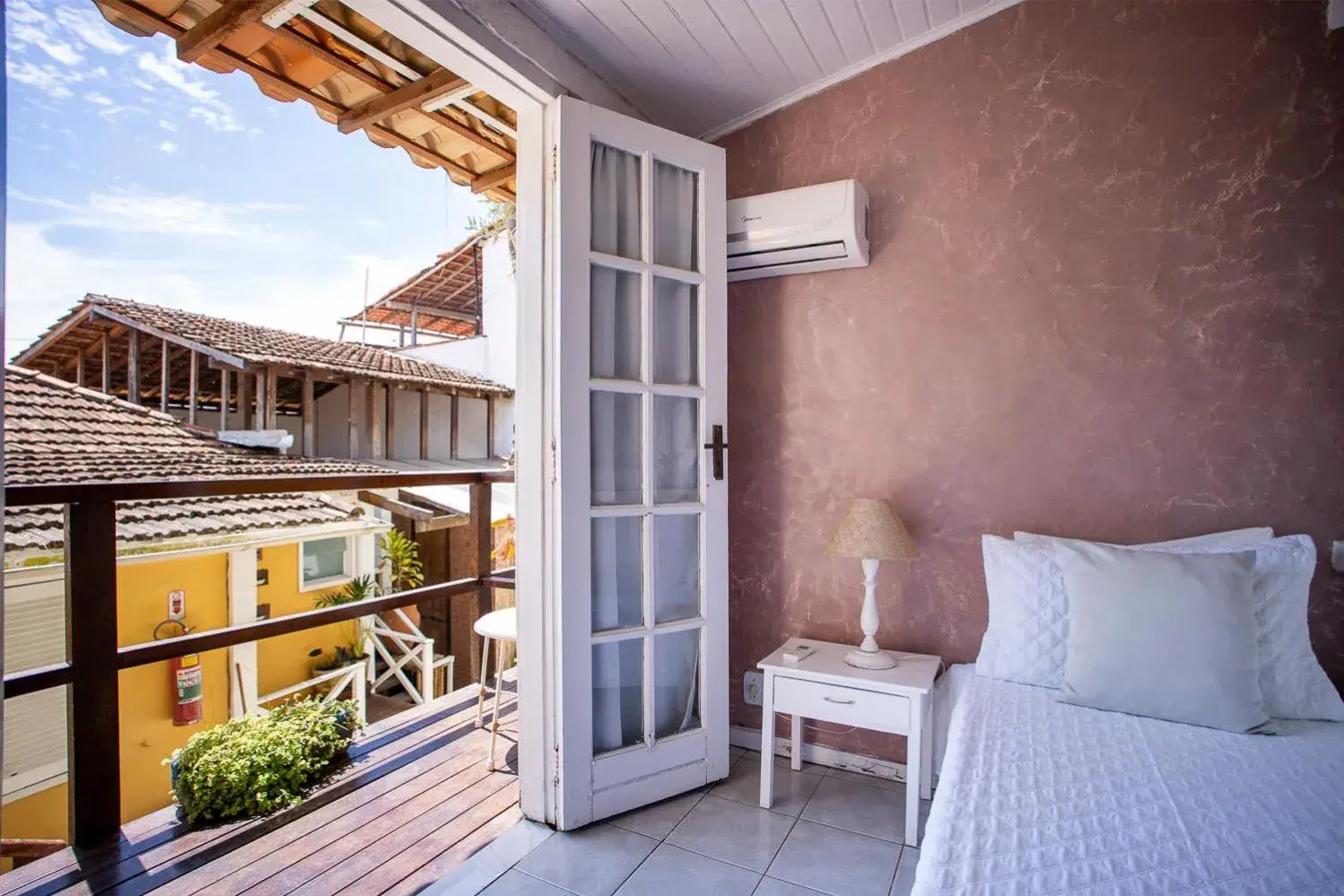 Triple Room with Garden View in Pousada Baía Bonita Triple Room with Garden View in Pousada Baía Bonita