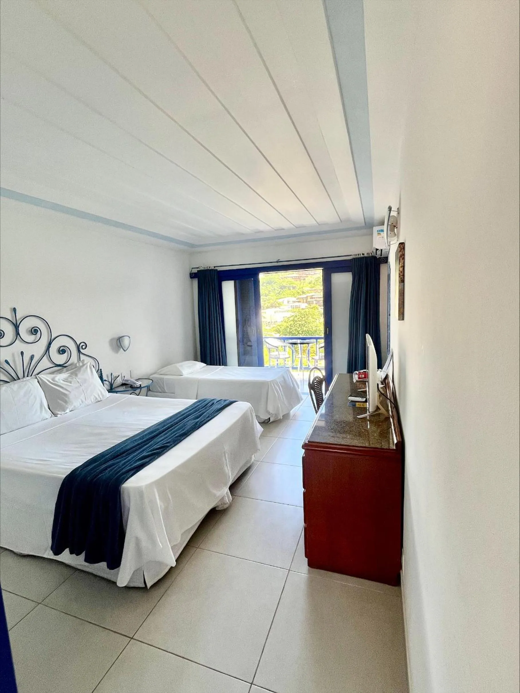 Bed in Colonna Park Hotel