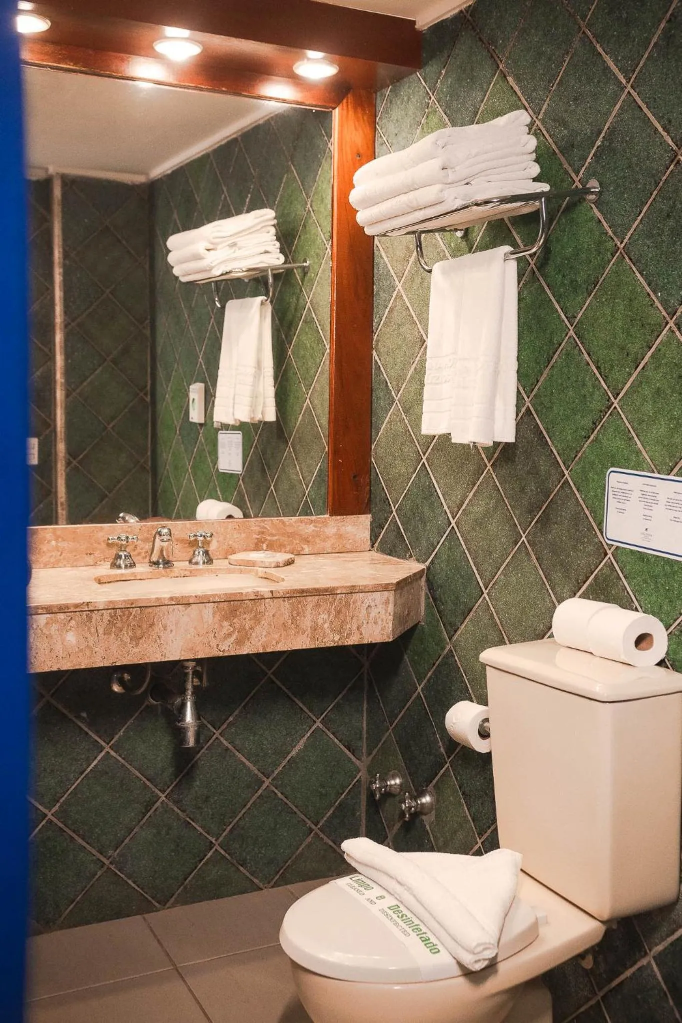 Shower in Colonna Park Hotel