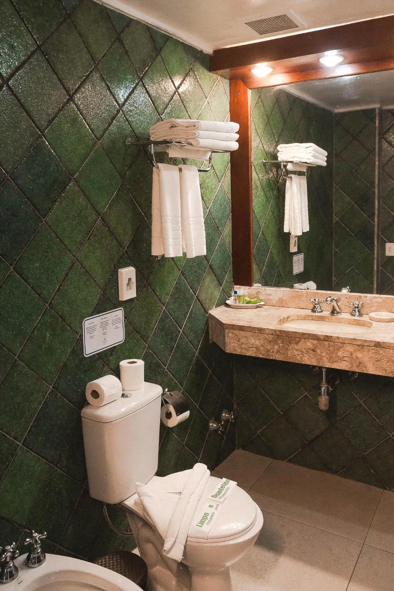 Shower in Colonna Park Hotel