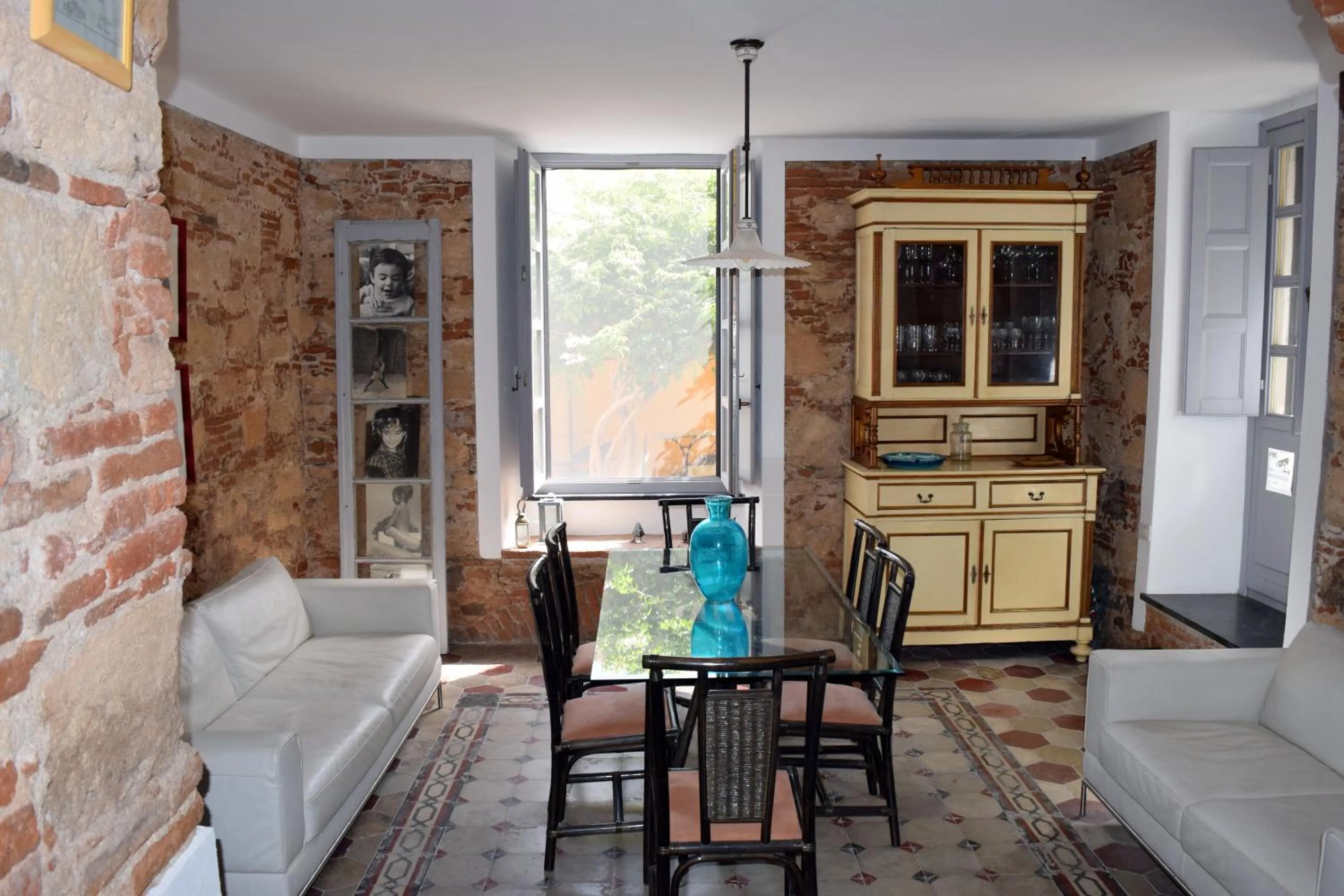 Communal lounge/ TV room in Eleonora Room & Breakfast