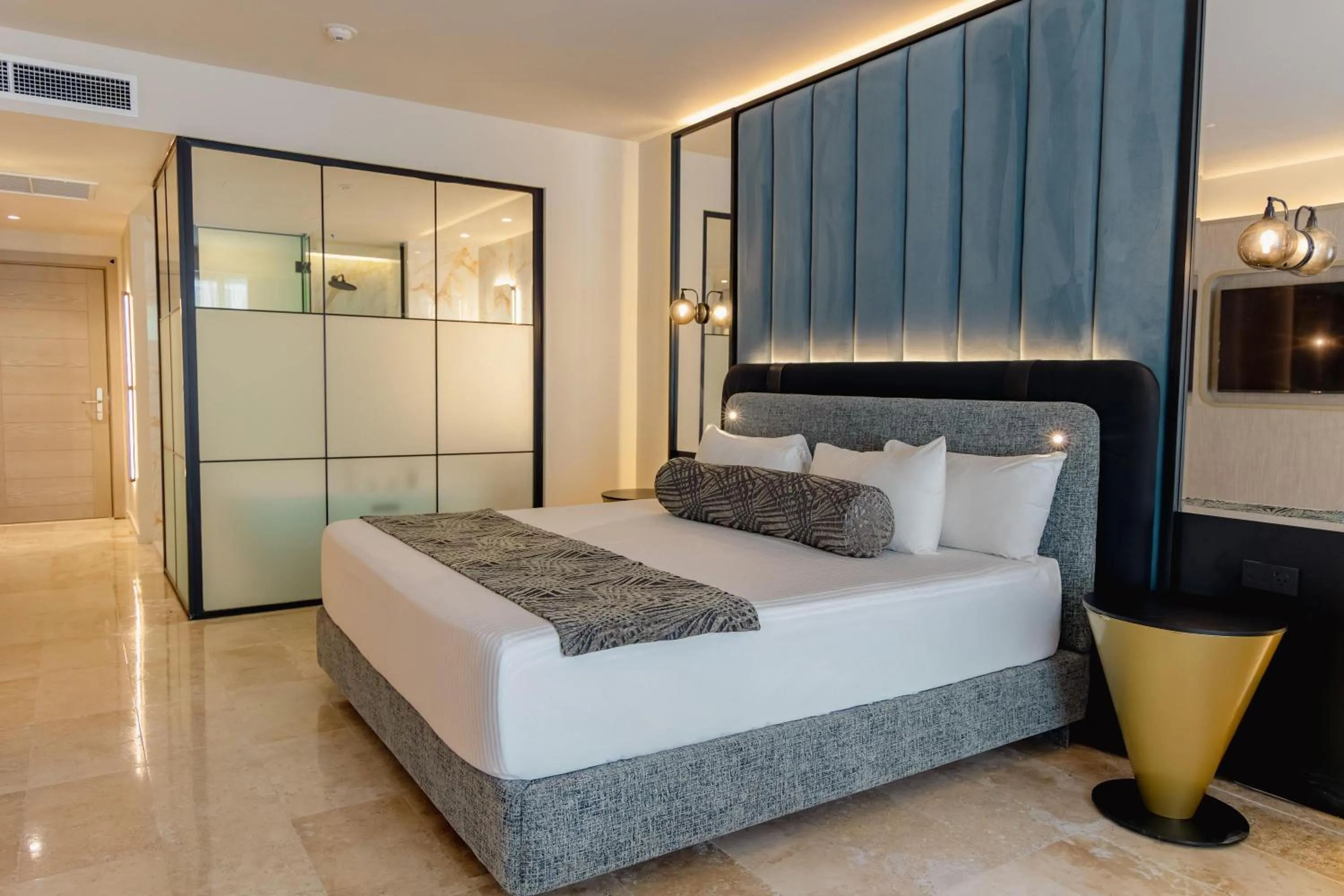 Photo of the whole room, Bed in Grand Riviera Princess - All Inclusive